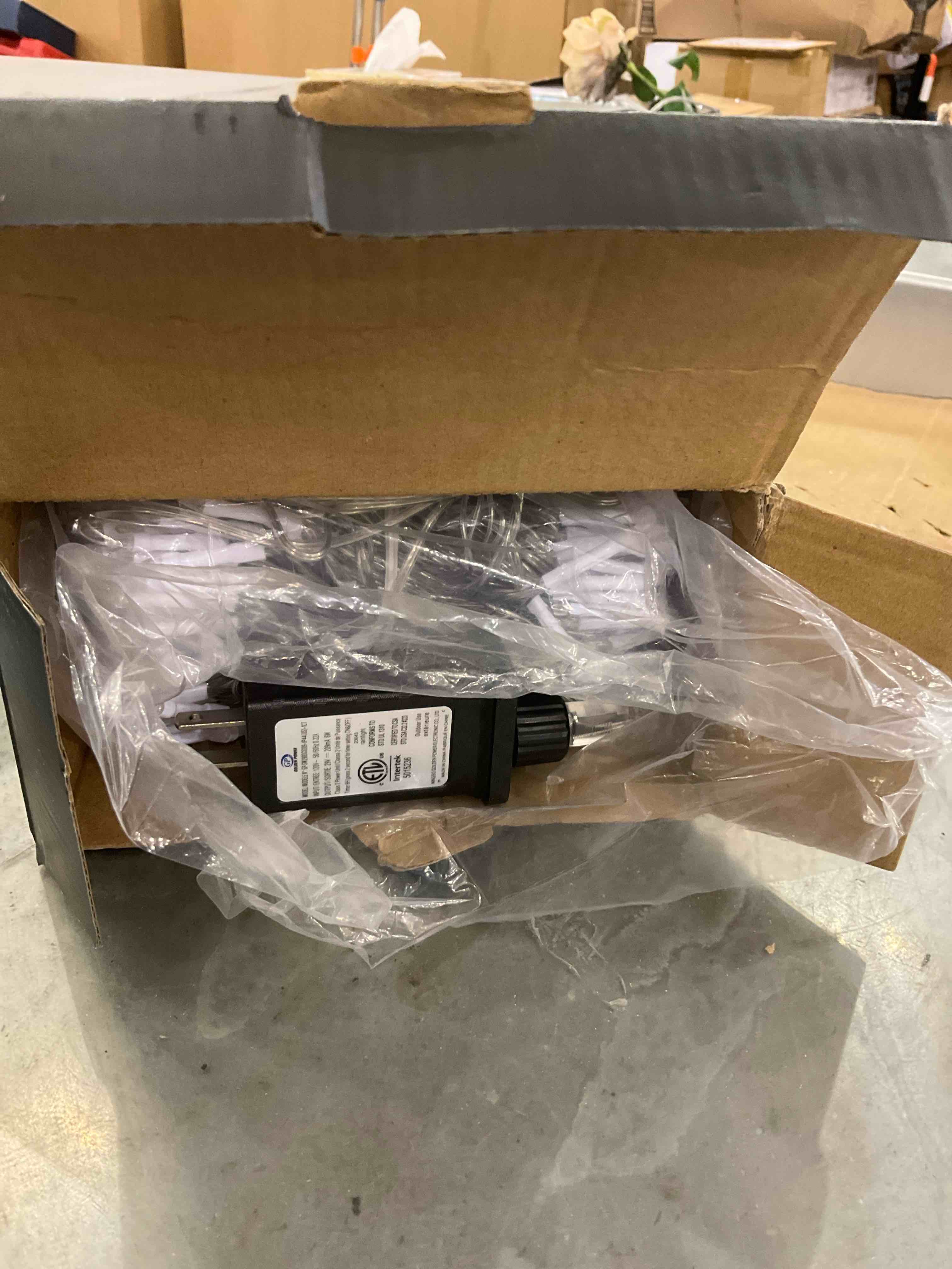 https://s3.amazonaws.com/lotting-images-prod/bidfta/EXS00674319_1703095161517.jpeg