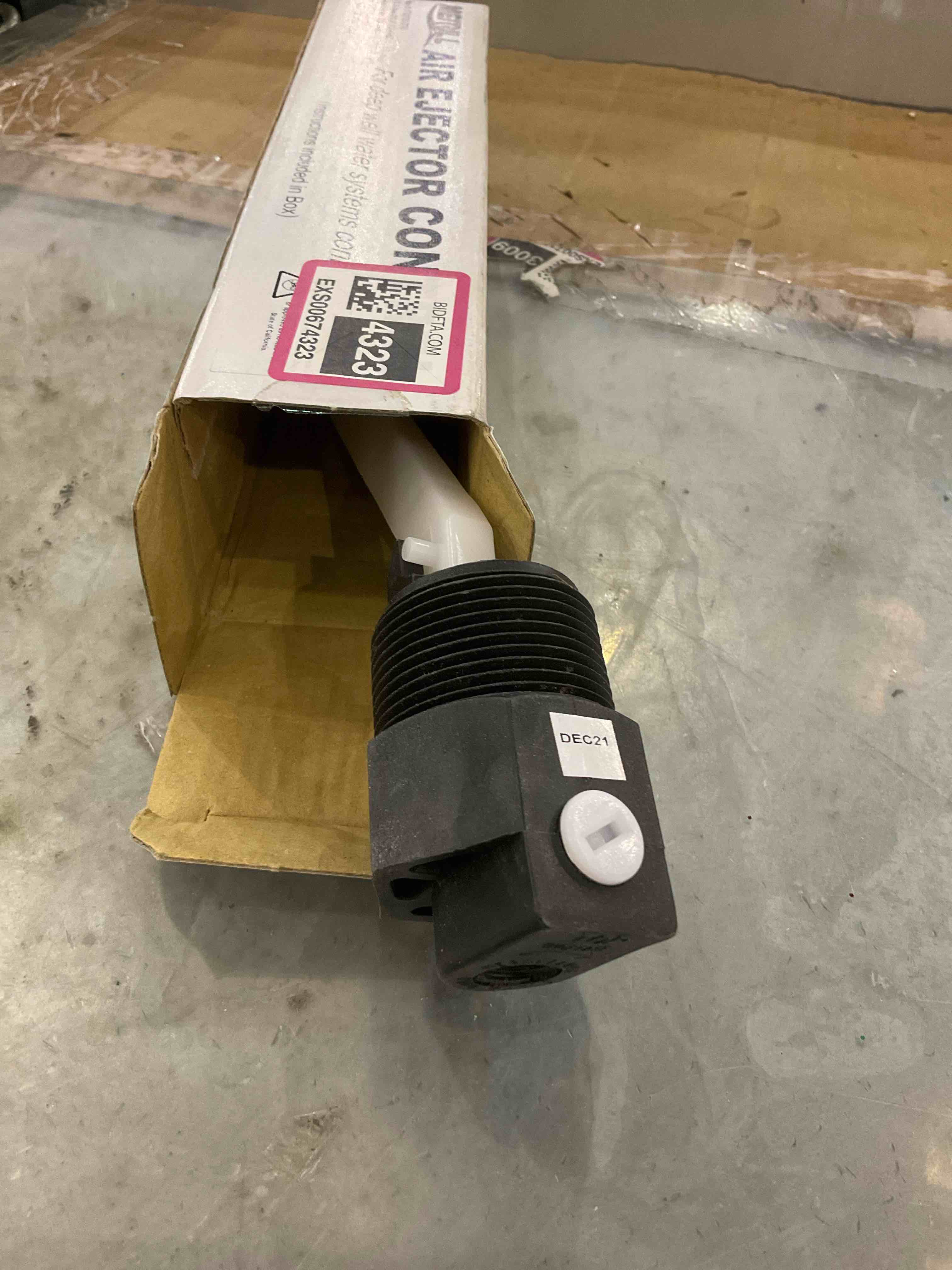 https://s3.amazonaws.com/lotting-images-prod/bidfta/EXS00674323_1703102310279.jpeg