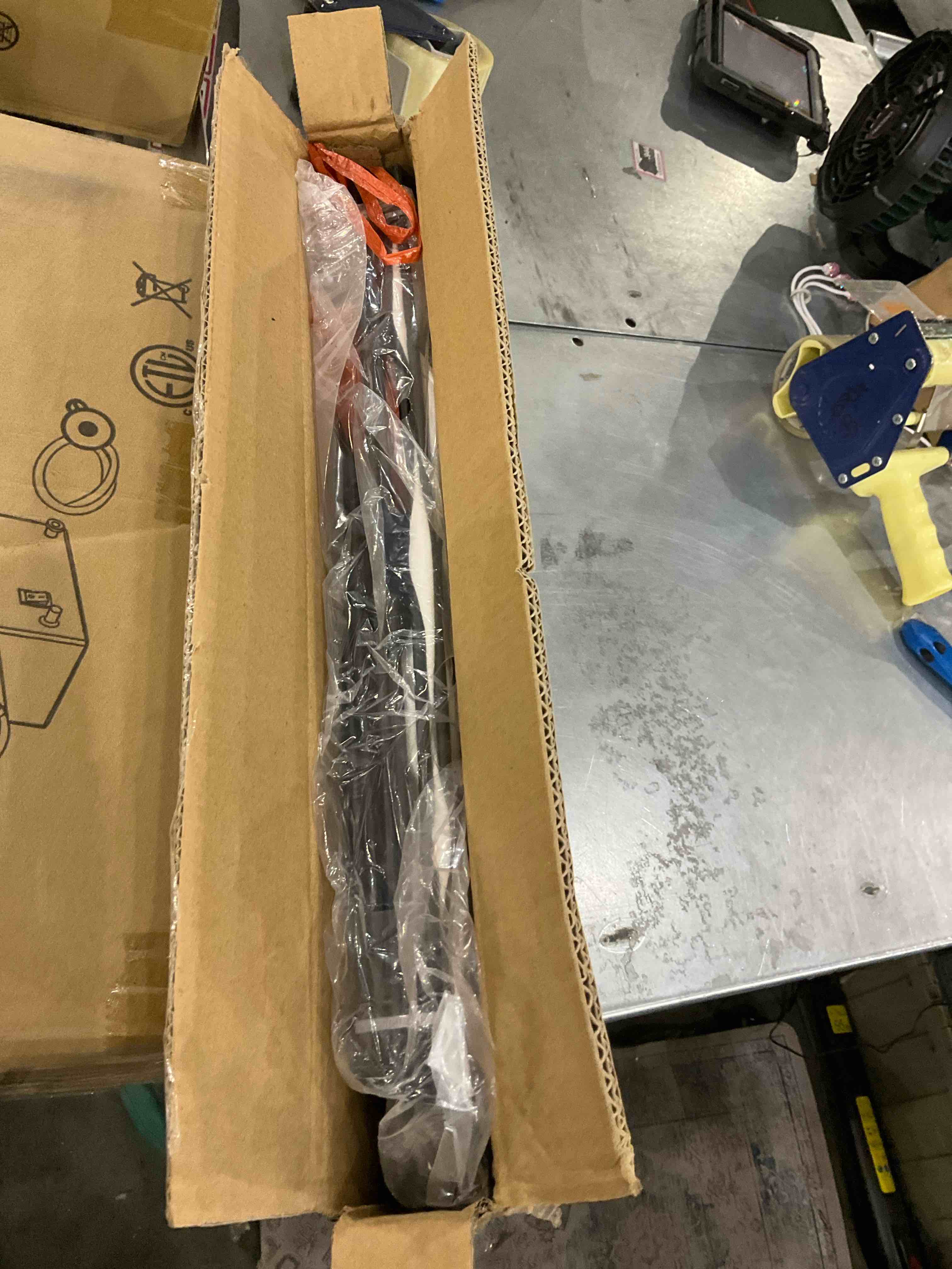https://s3.amazonaws.com/lotting-images-prod/bidfta/EXS00674425_1703162988376.jpeg