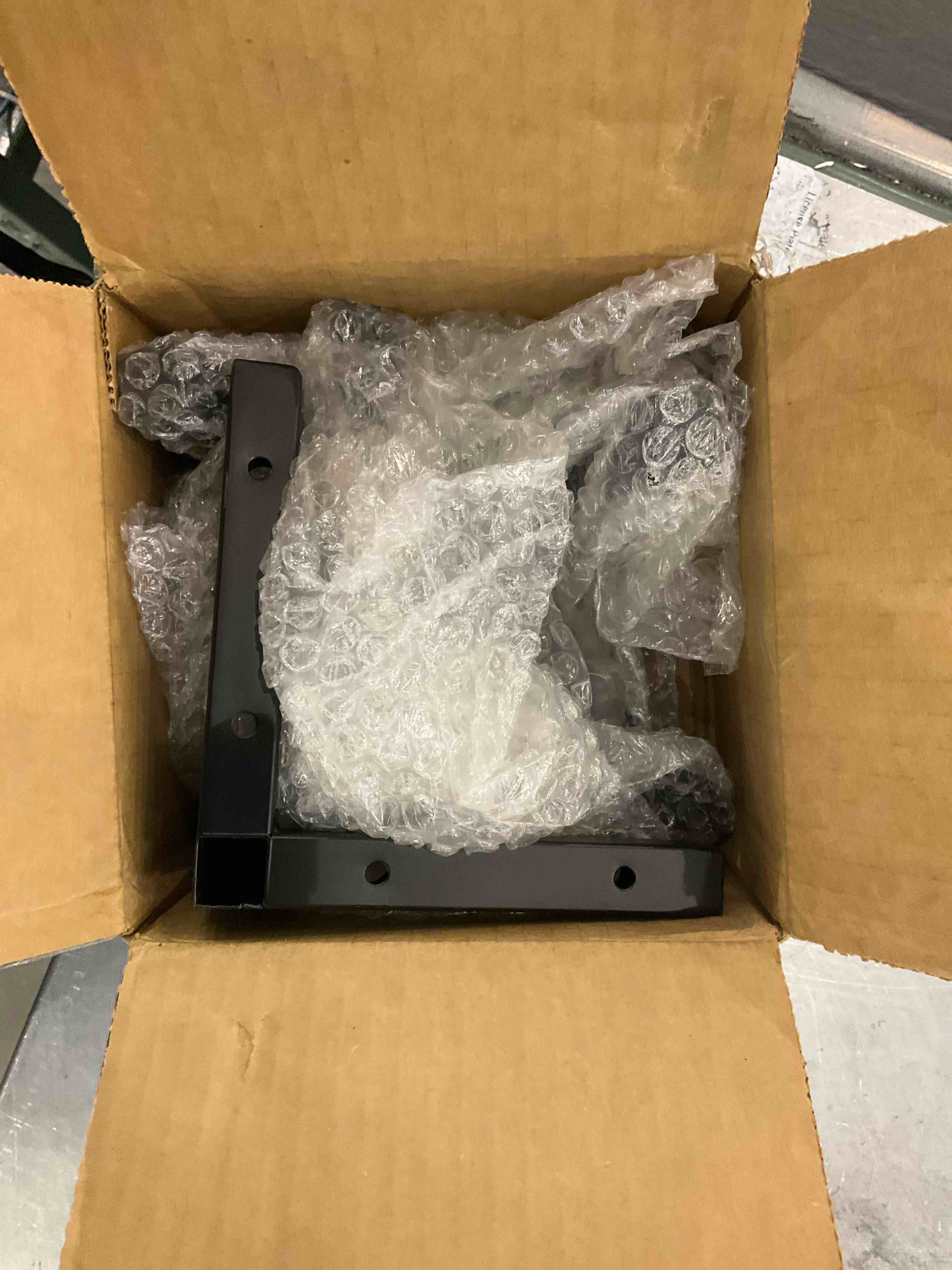 https://s3.amazonaws.com/lotting-images-prod/bidfta/EXS00675155_1703273940777.jpeg