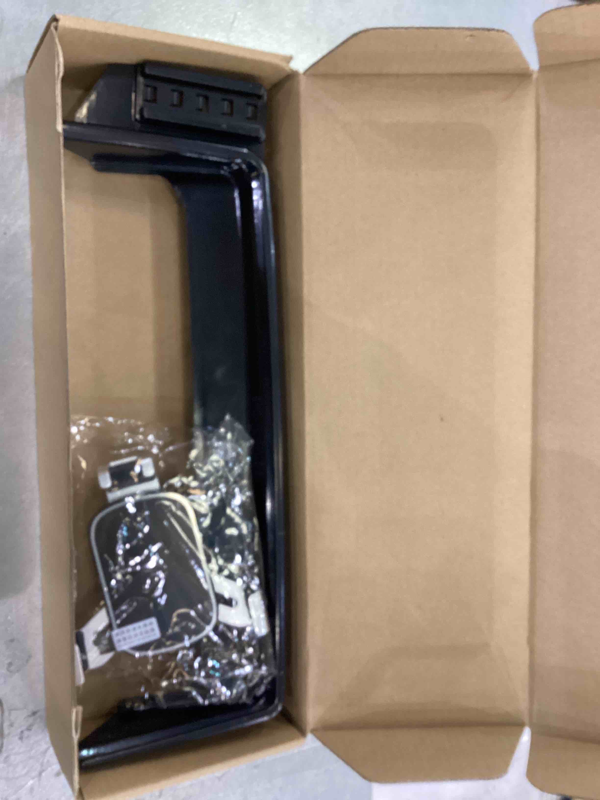 https://s3.amazonaws.com/lotting-images-prod/bidfta/EXS00675303_1703706828041.jpeg
