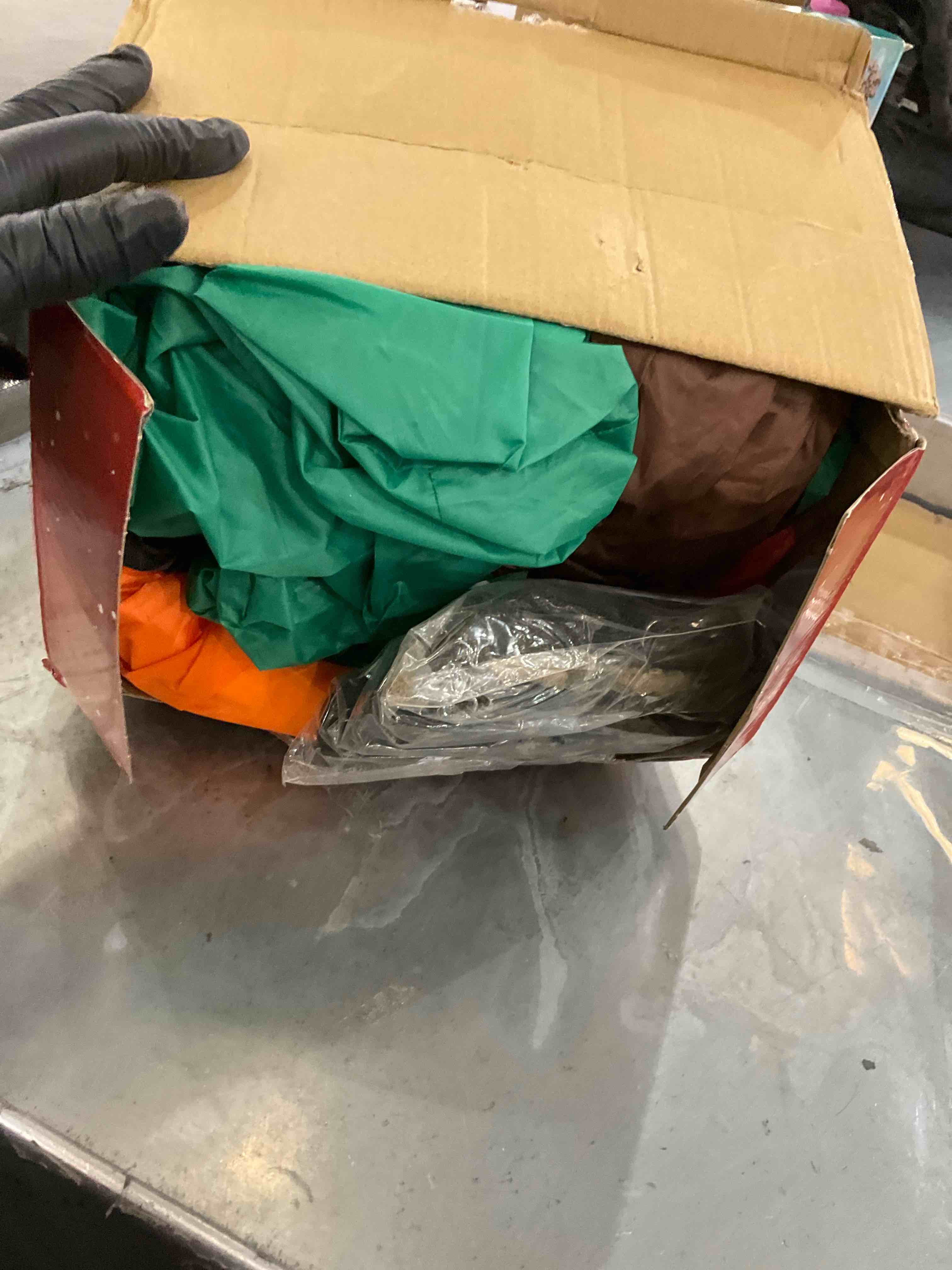 https://s3.amazonaws.com/lotting-images-prod/bidfta/EXS00675519_1703088040453.jpeg