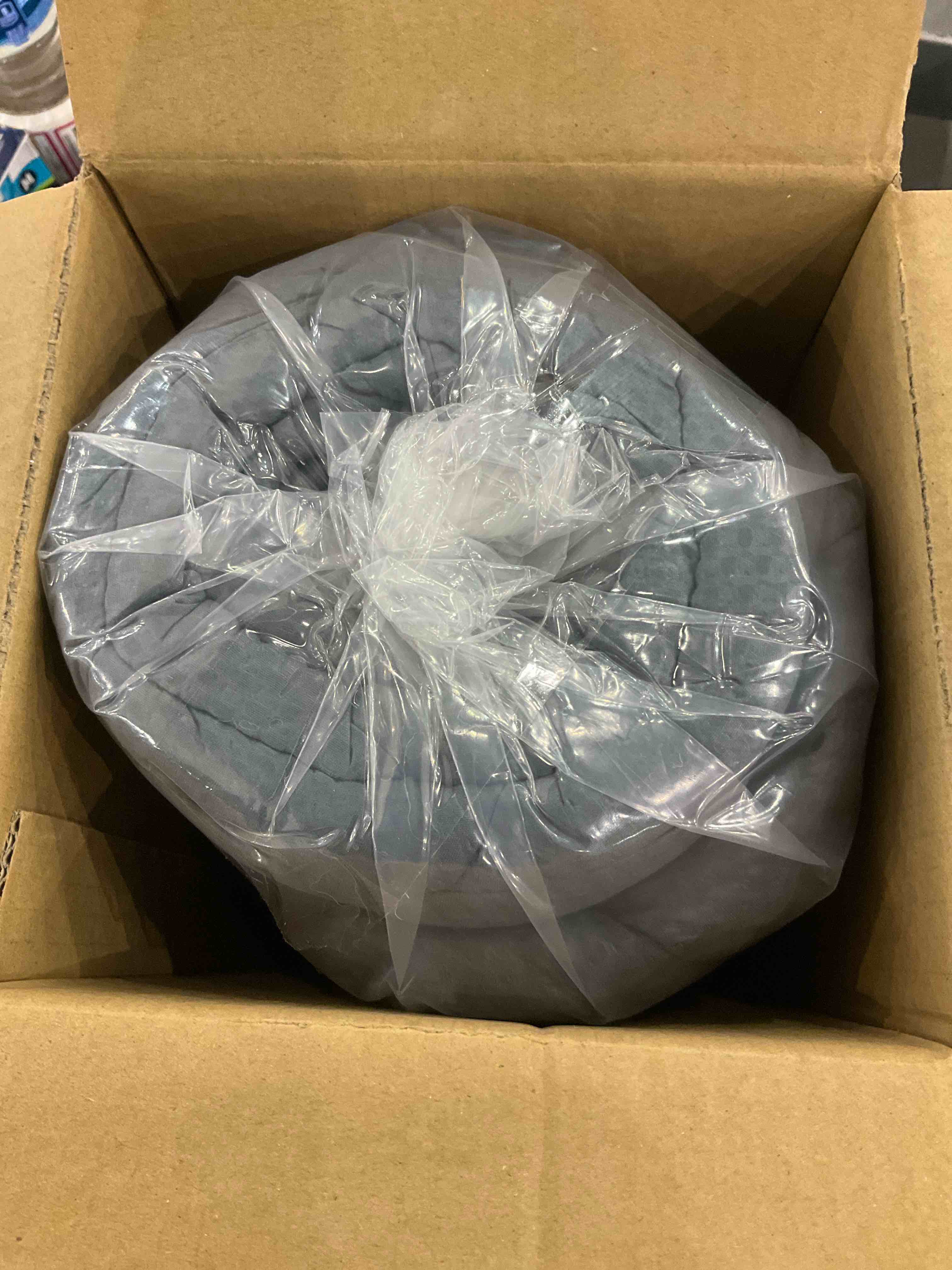 https://s3.amazonaws.com/lotting-images-prod/bidfta/EXS00675715_1704286191609.jpeg