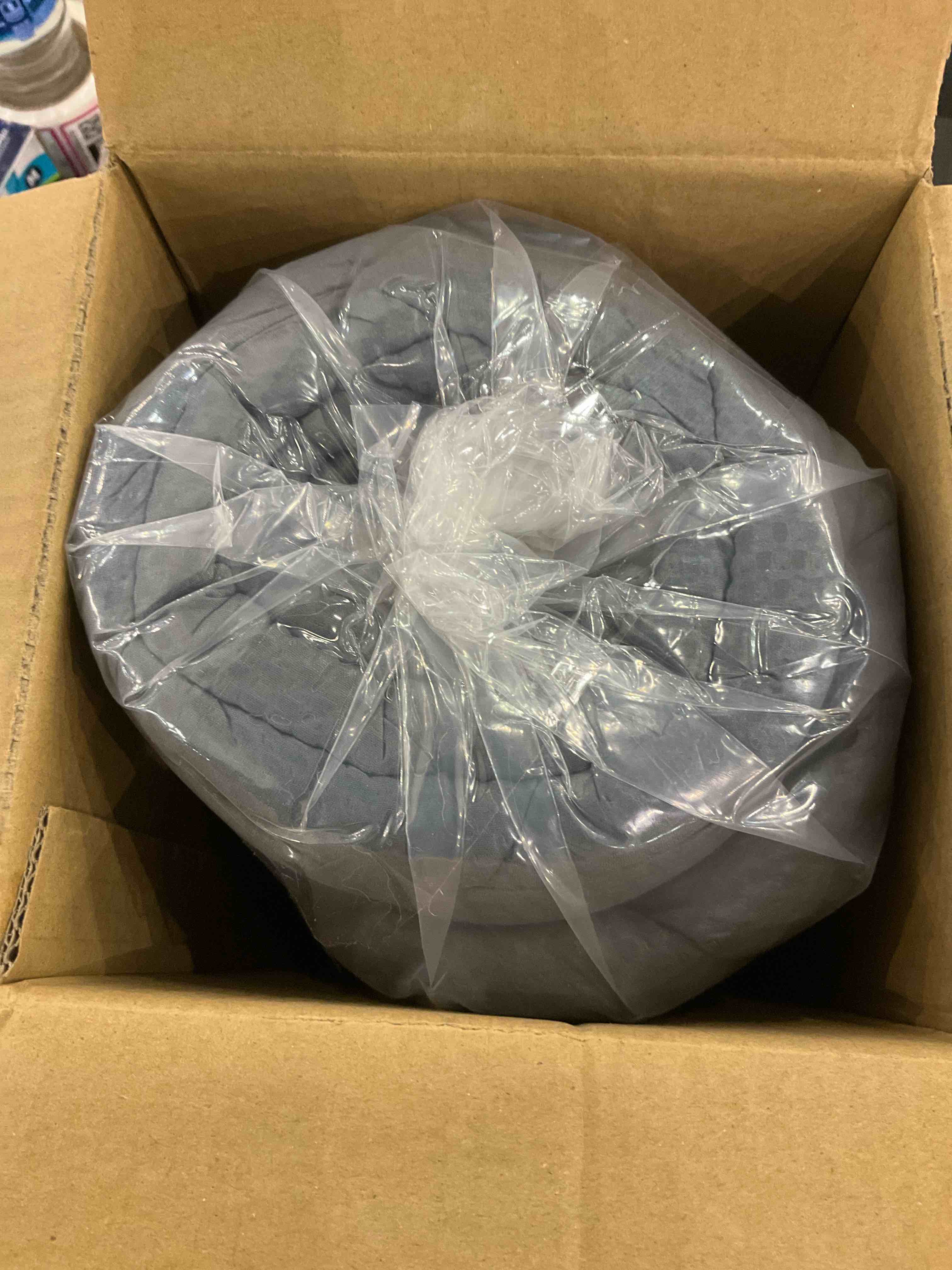https://s3.amazonaws.com/lotting-images-prod/bidfta/EXS00675715_1704286192786.jpeg