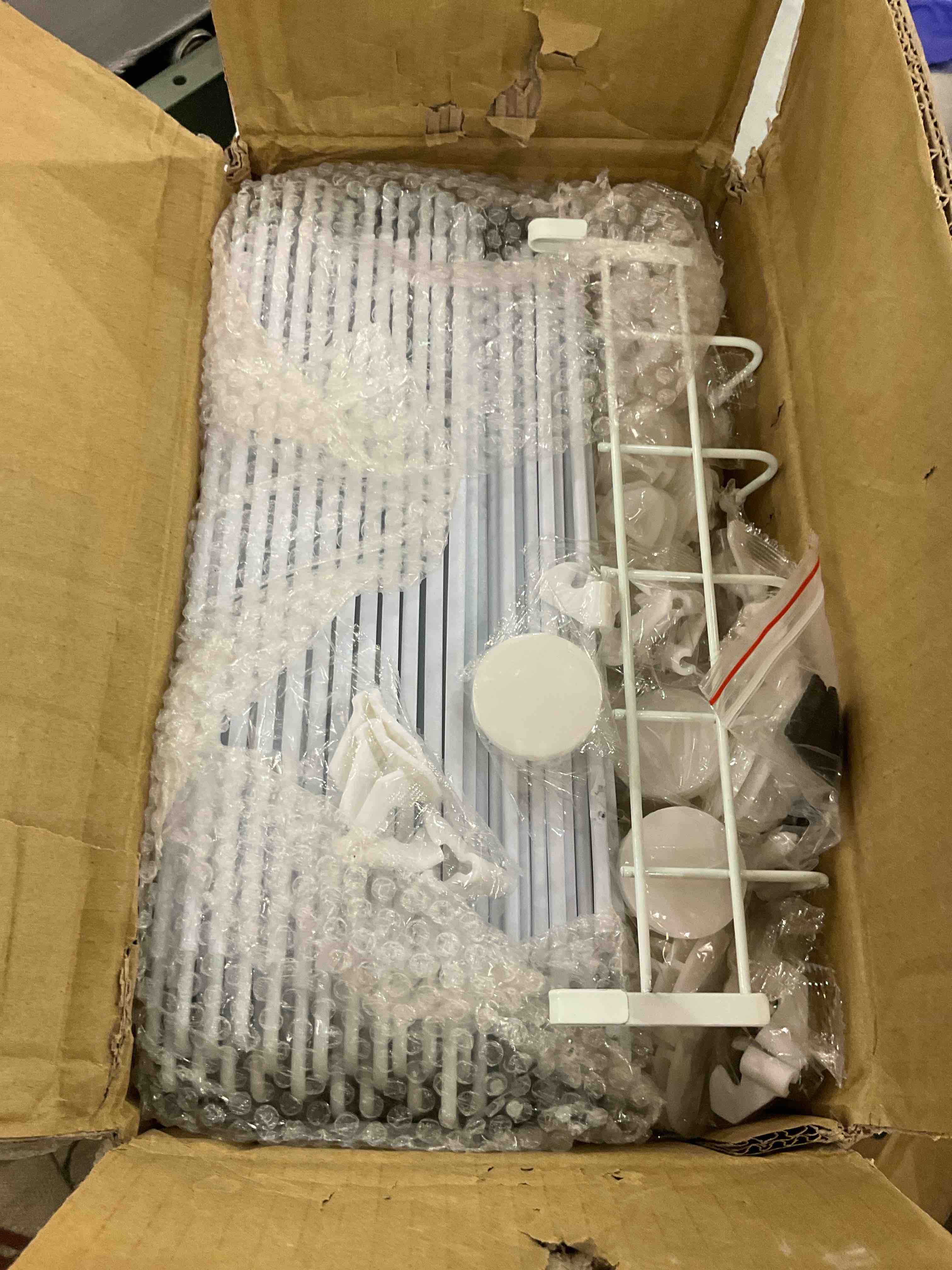 https://s3.amazonaws.com/lotting-images-prod/bidfta/EXS00676244_1704469921328.jpeg