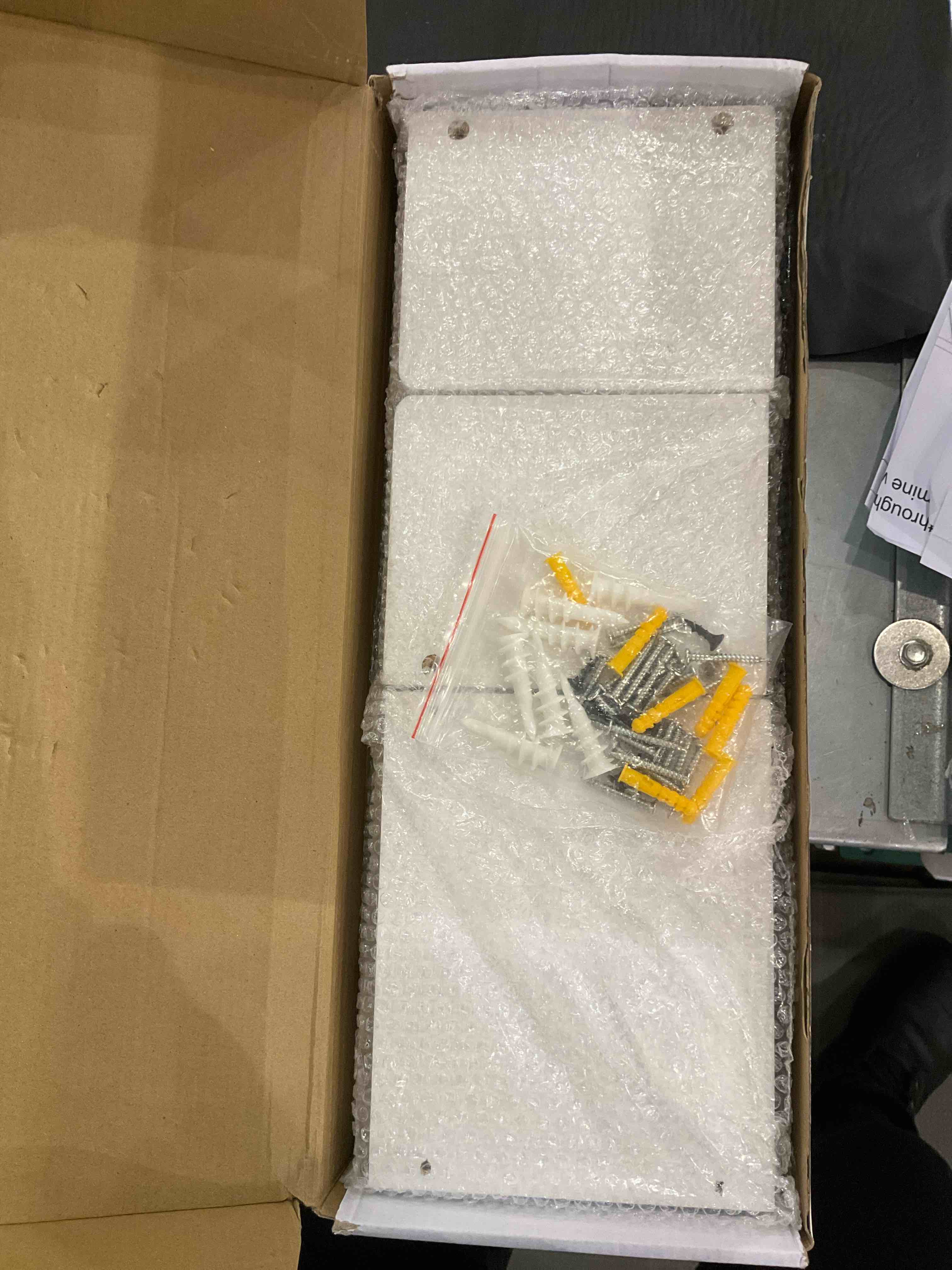 https://s3.amazonaws.com/lotting-images-prod/bidfta/EXS00676289_1704810660266.jpeg