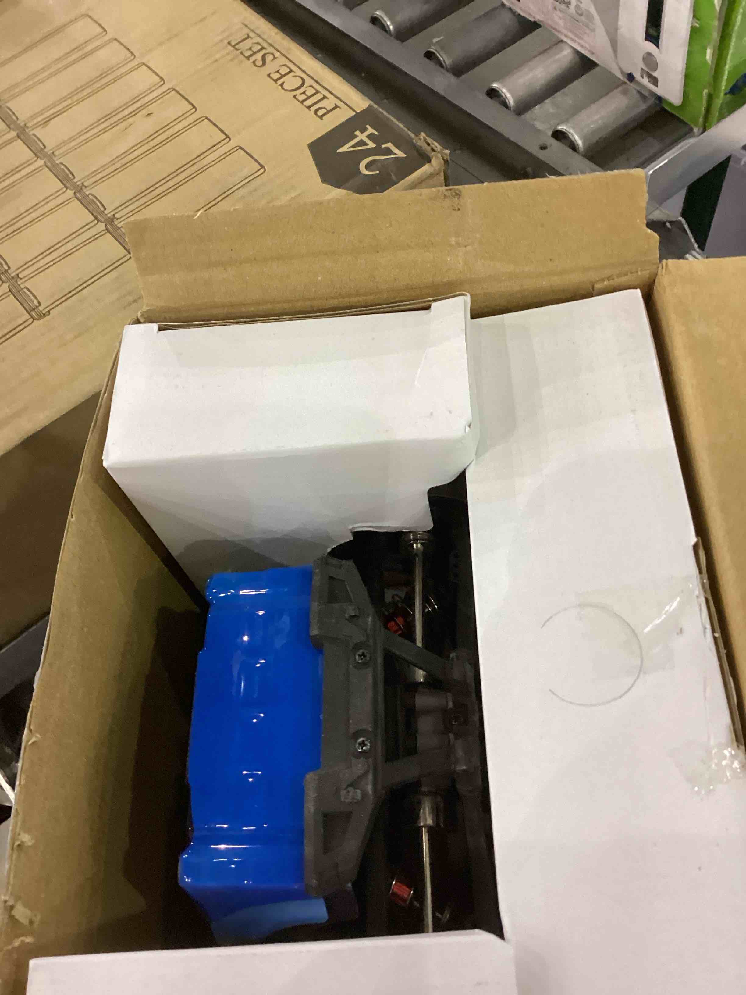 https://s3.amazonaws.com/lotting-images-prod/bidfta/EXS00676560_1704807642925.jpeg