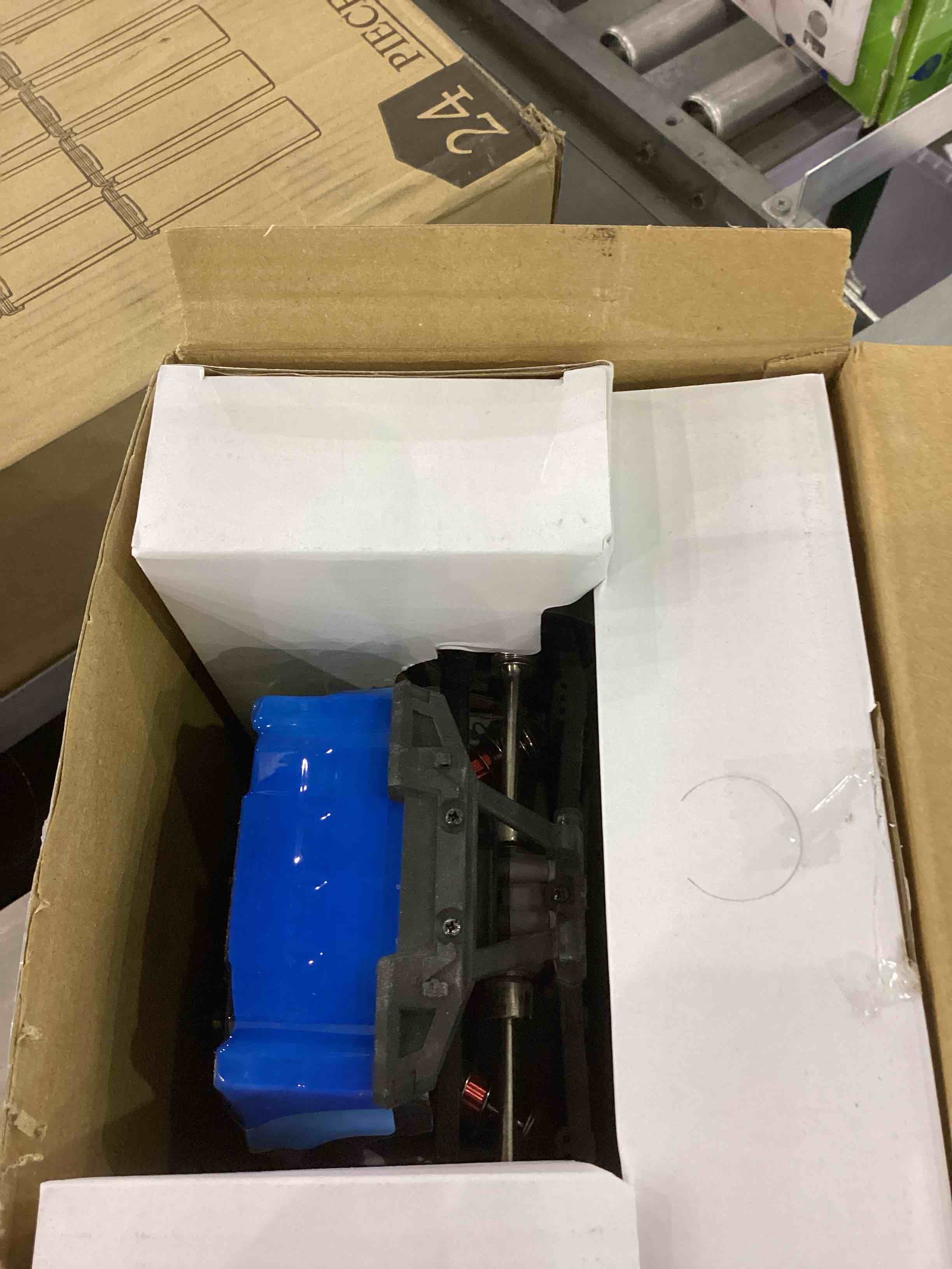 https://s3.amazonaws.com/lotting-images-prod/bidfta/EXS00676560_1704807645107.jpeg
