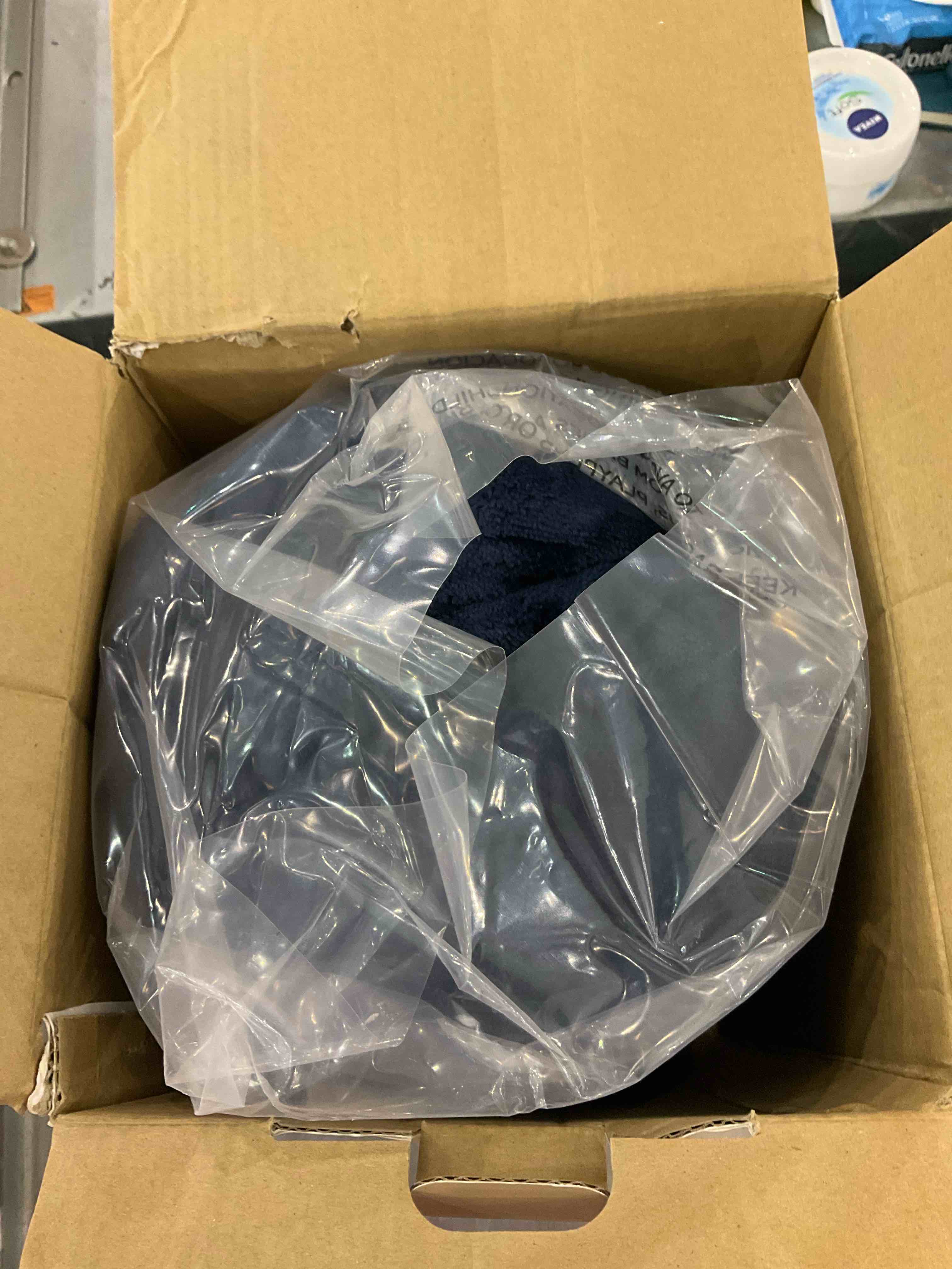 https://s3.amazonaws.com/lotting-images-prod/bidfta/EXS00677015_1702998457119.jpeg