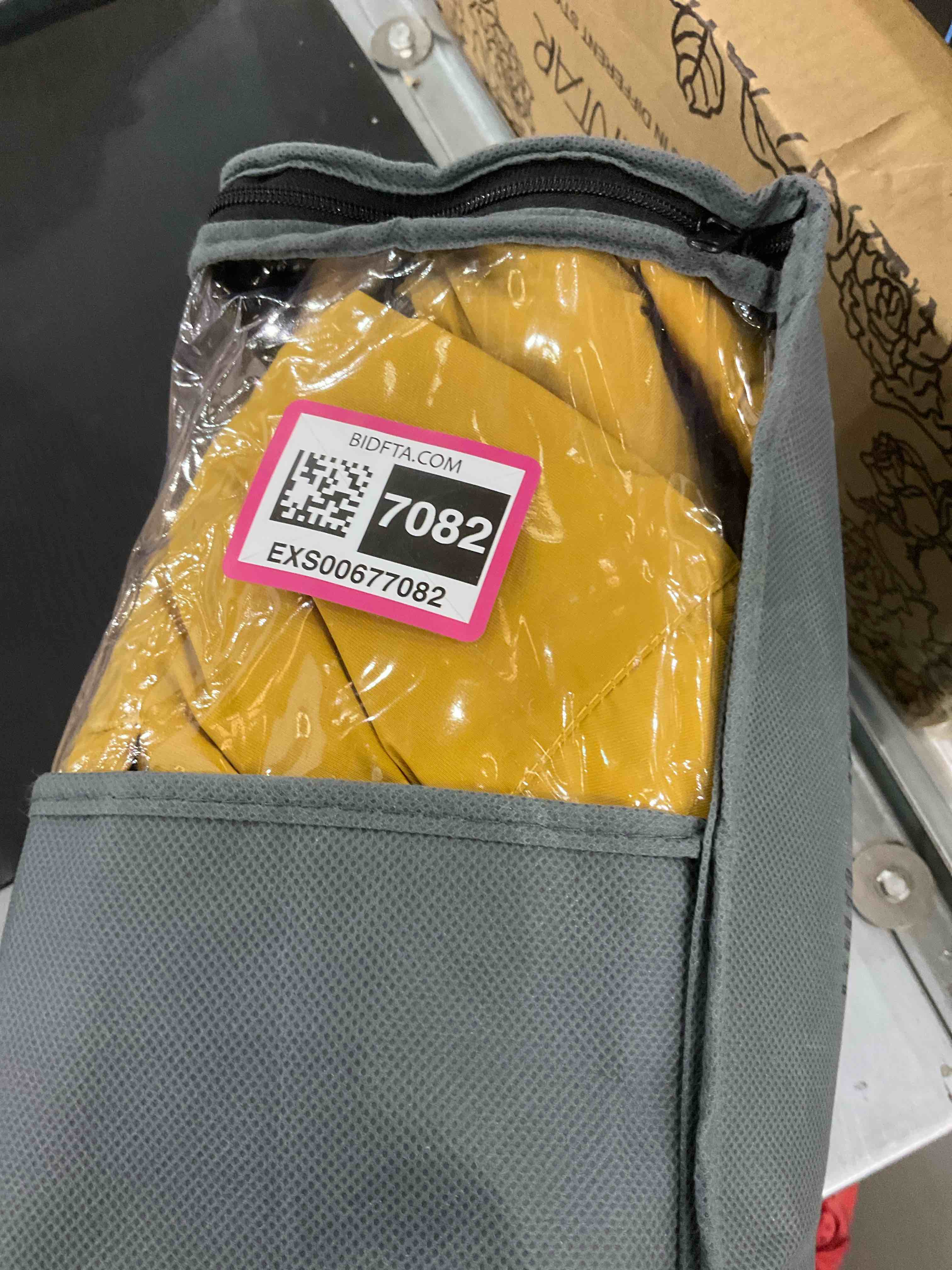 https://s3.amazonaws.com/lotting-images-prod/bidfta/EXS00677082_1703102056918.jpeg