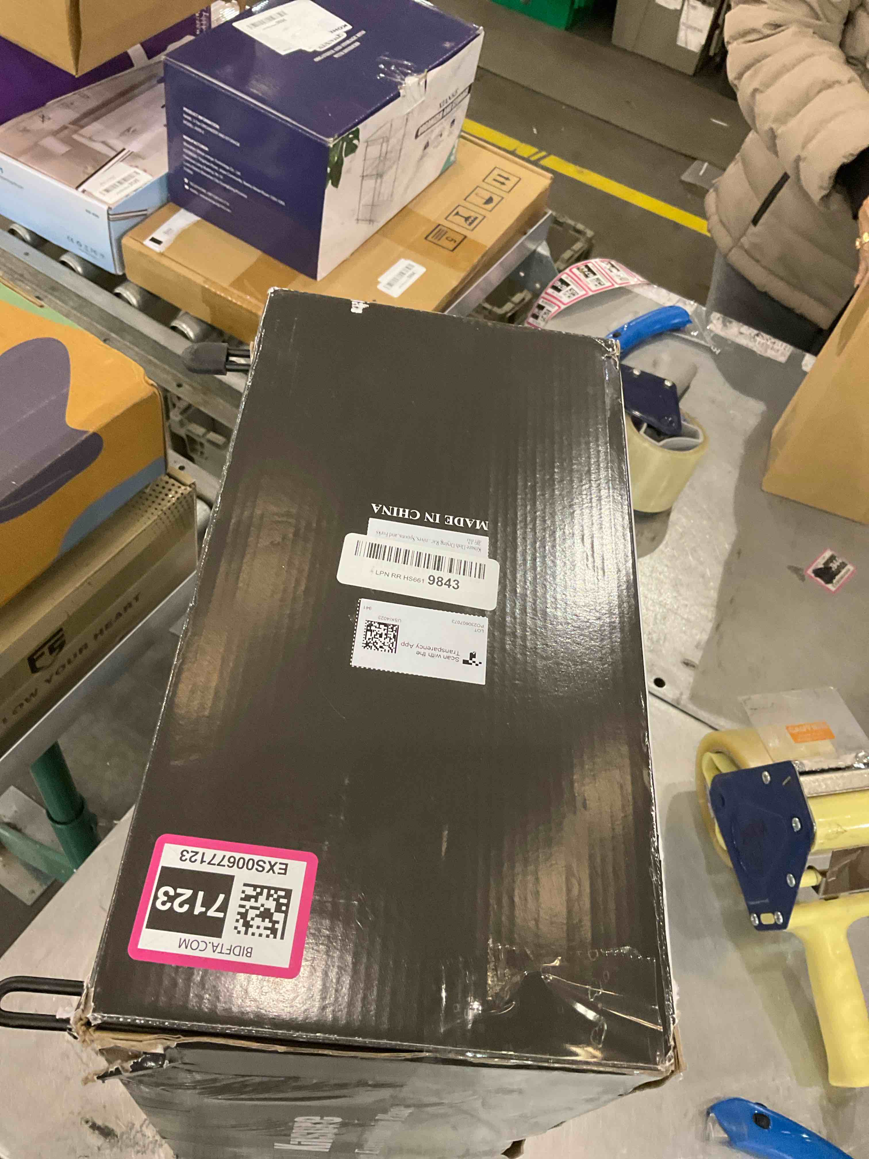 https://s3.amazonaws.com/lotting-images-prod/bidfta/EXS00677123_1703173667517.jpeg