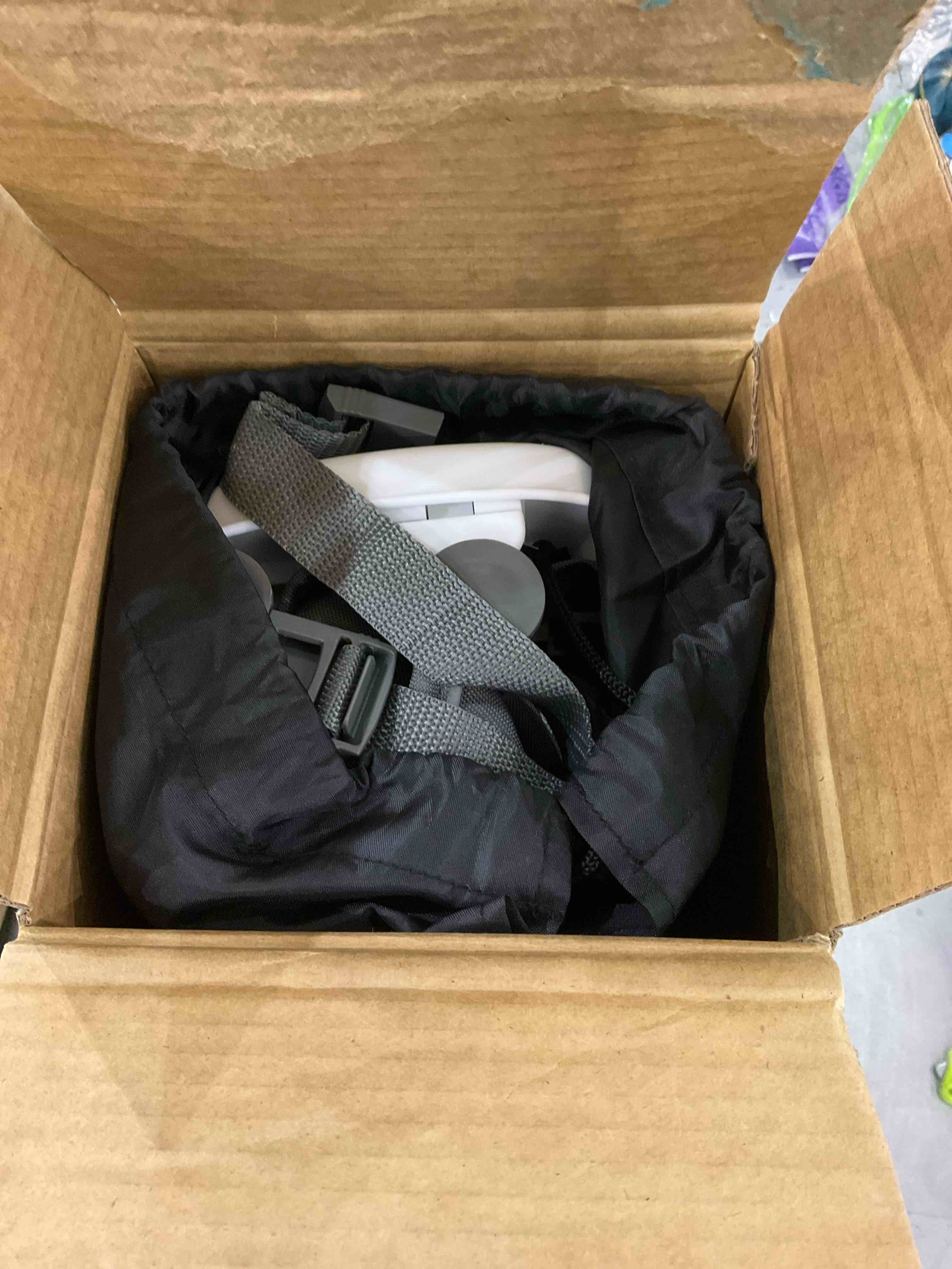 https://s3.amazonaws.com/lotting-images-prod/bidfta/EXS00677248_1703867609190.jpeg