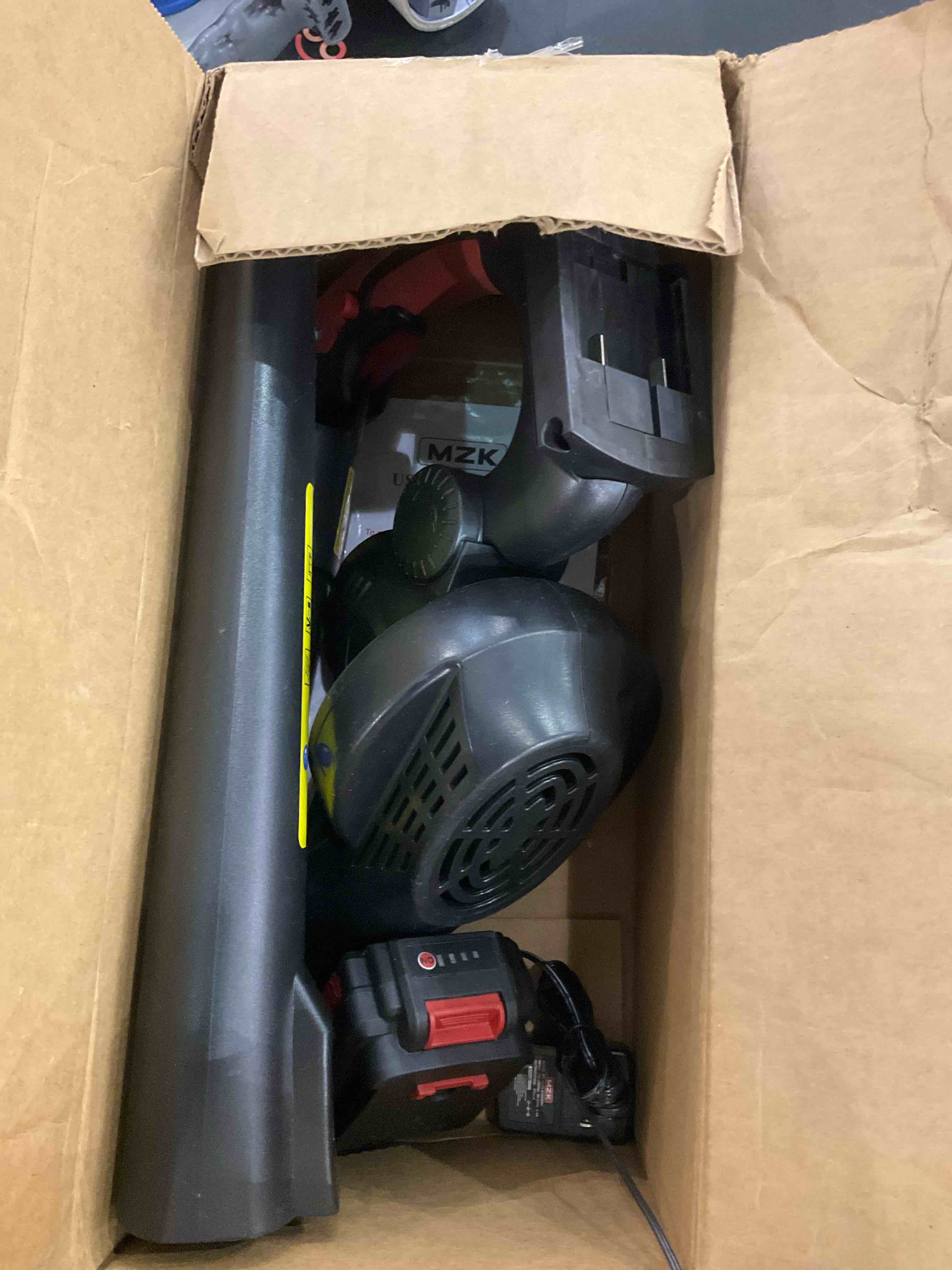 https://s3.amazonaws.com/lotting-images-prod/bidfta/EXS00677360_1704294515921.jpeg