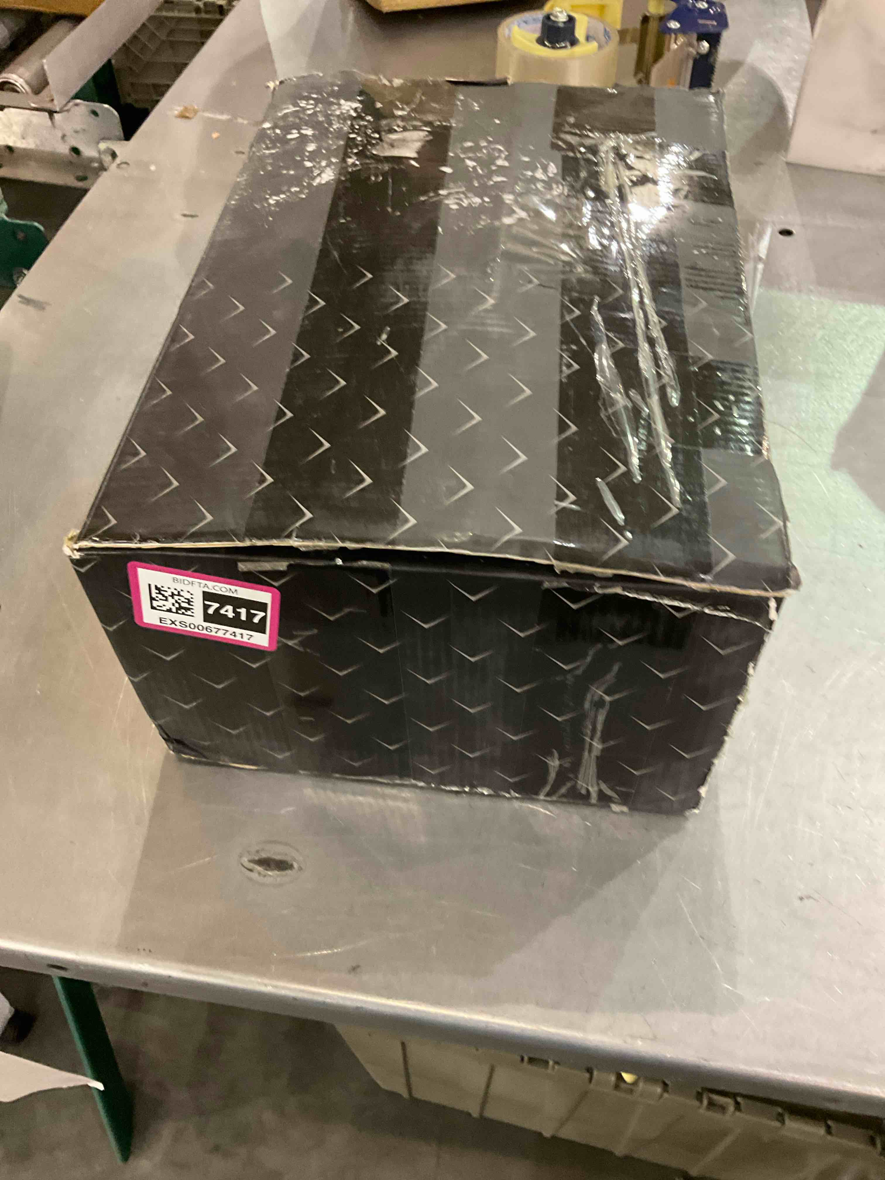 https://s3.amazonaws.com/lotting-images-prod/bidfta/EXS00677417_1704286479911.jpeg