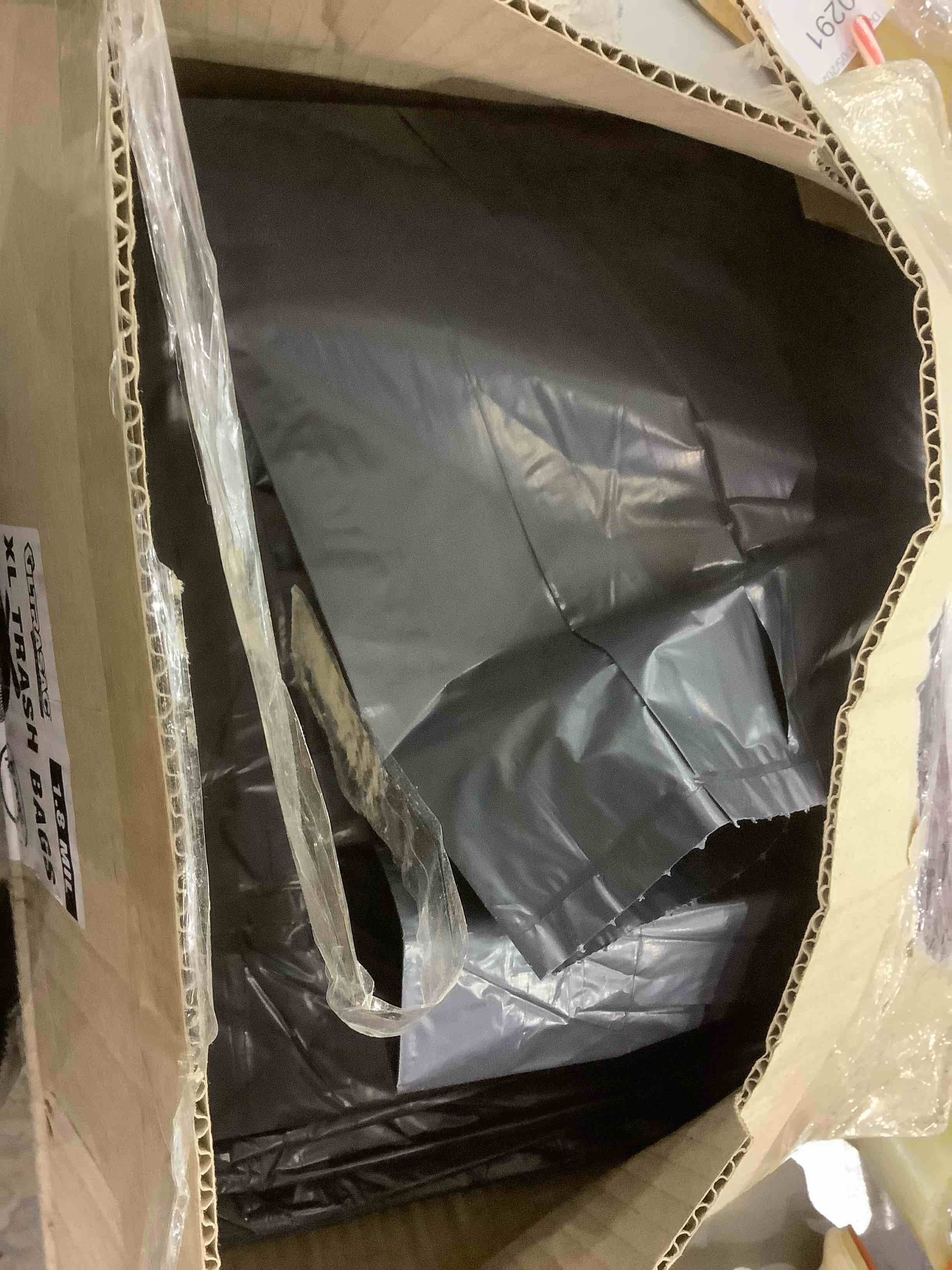 https://s3.amazonaws.com/lotting-images-prod/bidfta/EXS00677475_1704745945774.jpeg