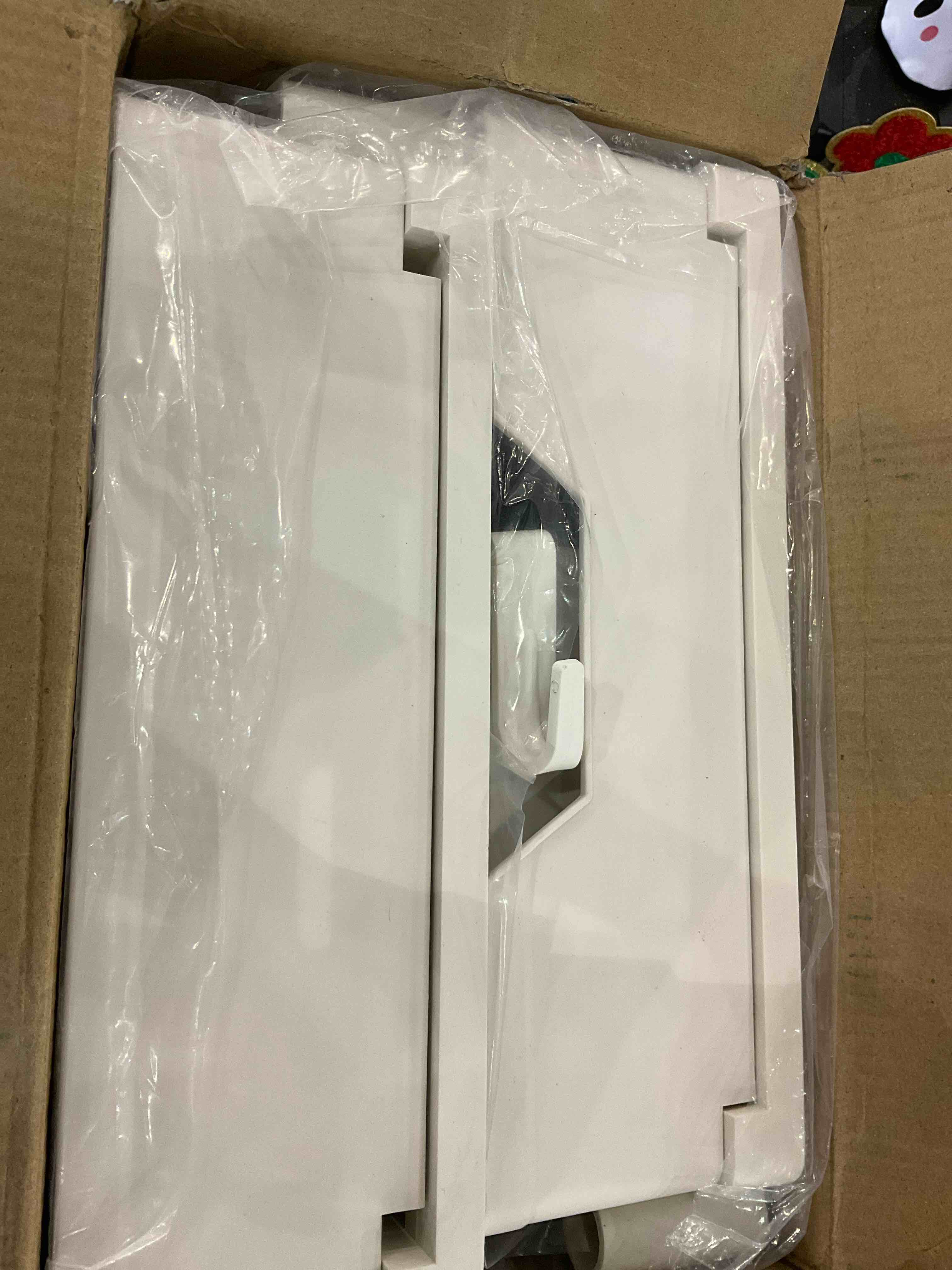https://s3.amazonaws.com/lotting-images-prod/bidfta/EXS00678380_1704717063406.jpeg