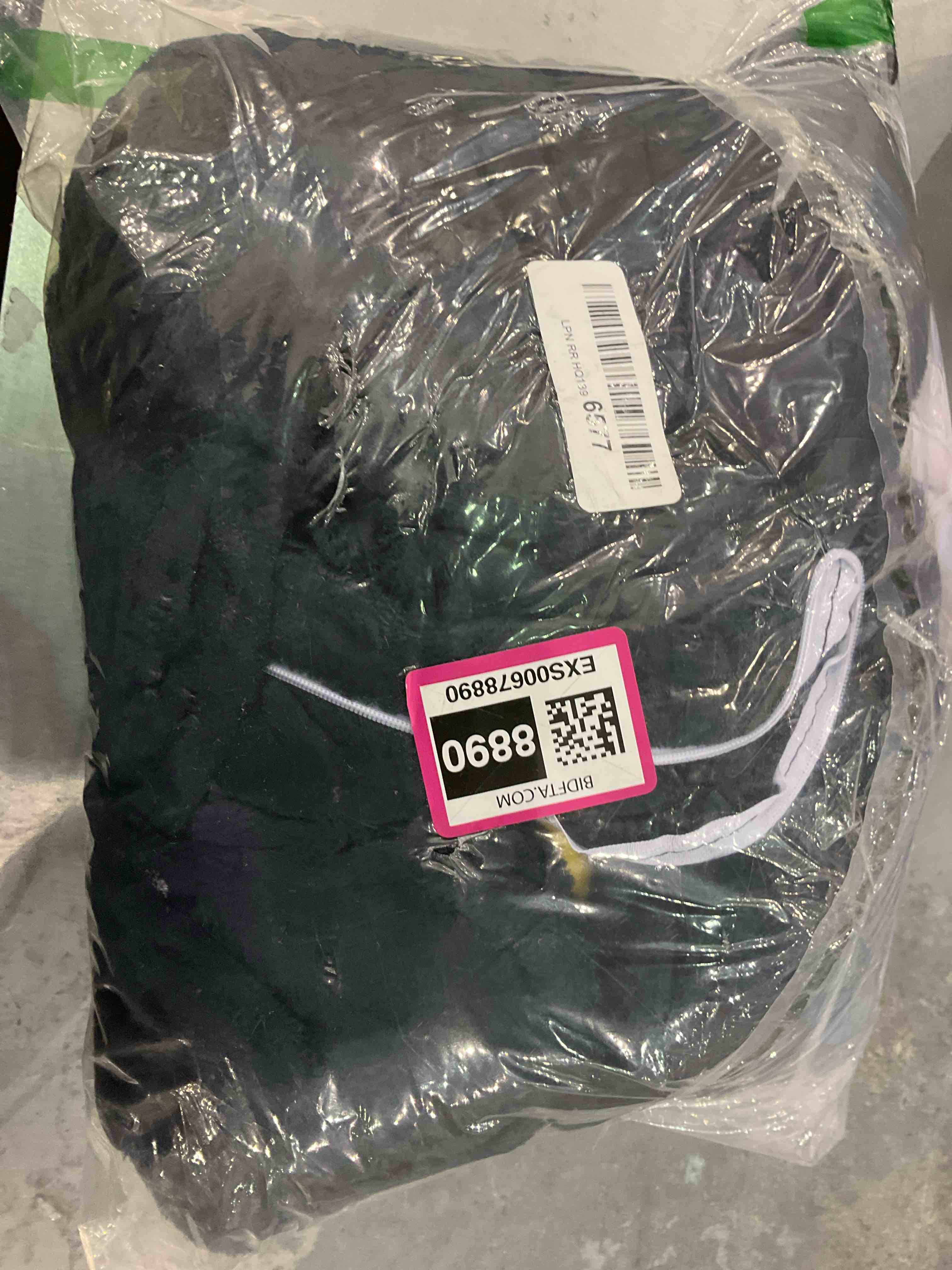 https://s3.amazonaws.com/lotting-images-prod/bidfta/EXS00678890_1704456770869.jpeg