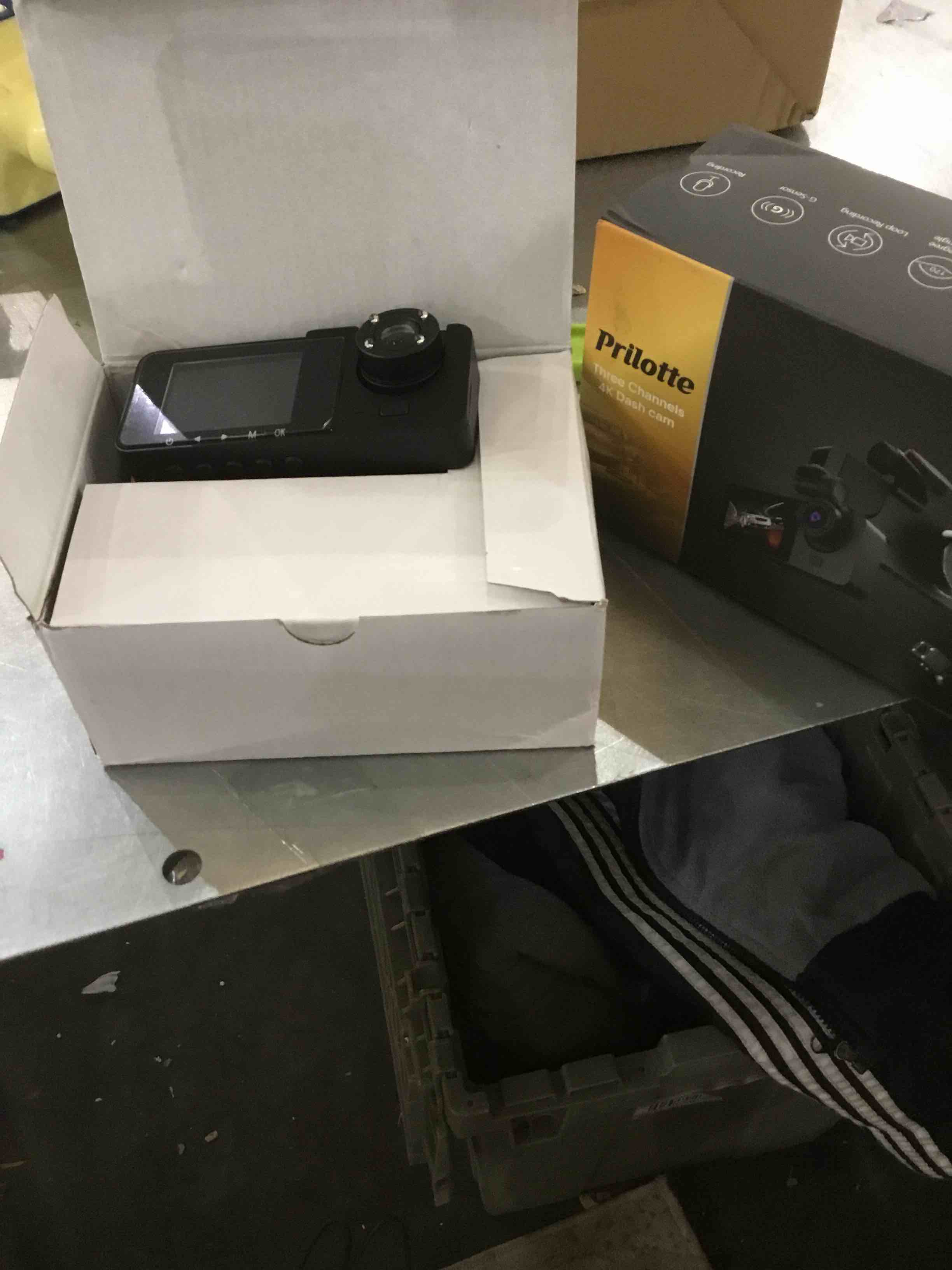 https://s3.amazonaws.com/lotting-images-prod/bidfta/EXS00678908_1704480233315.jpeg