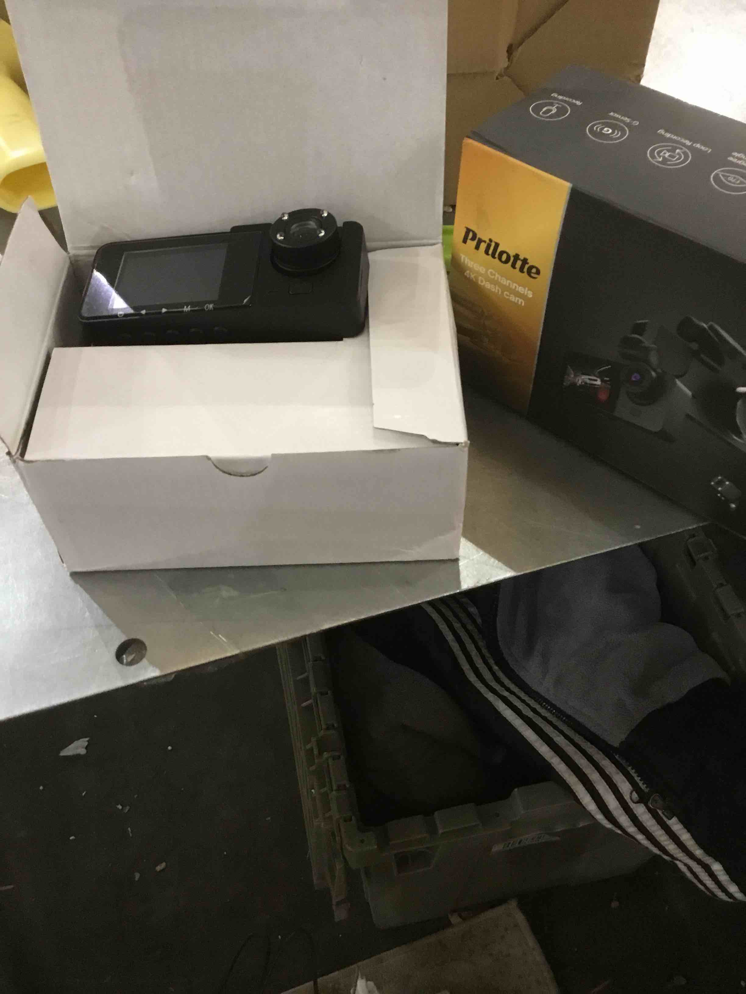 https://s3.amazonaws.com/lotting-images-prod/bidfta/EXS00678908_1704480234503.jpeg