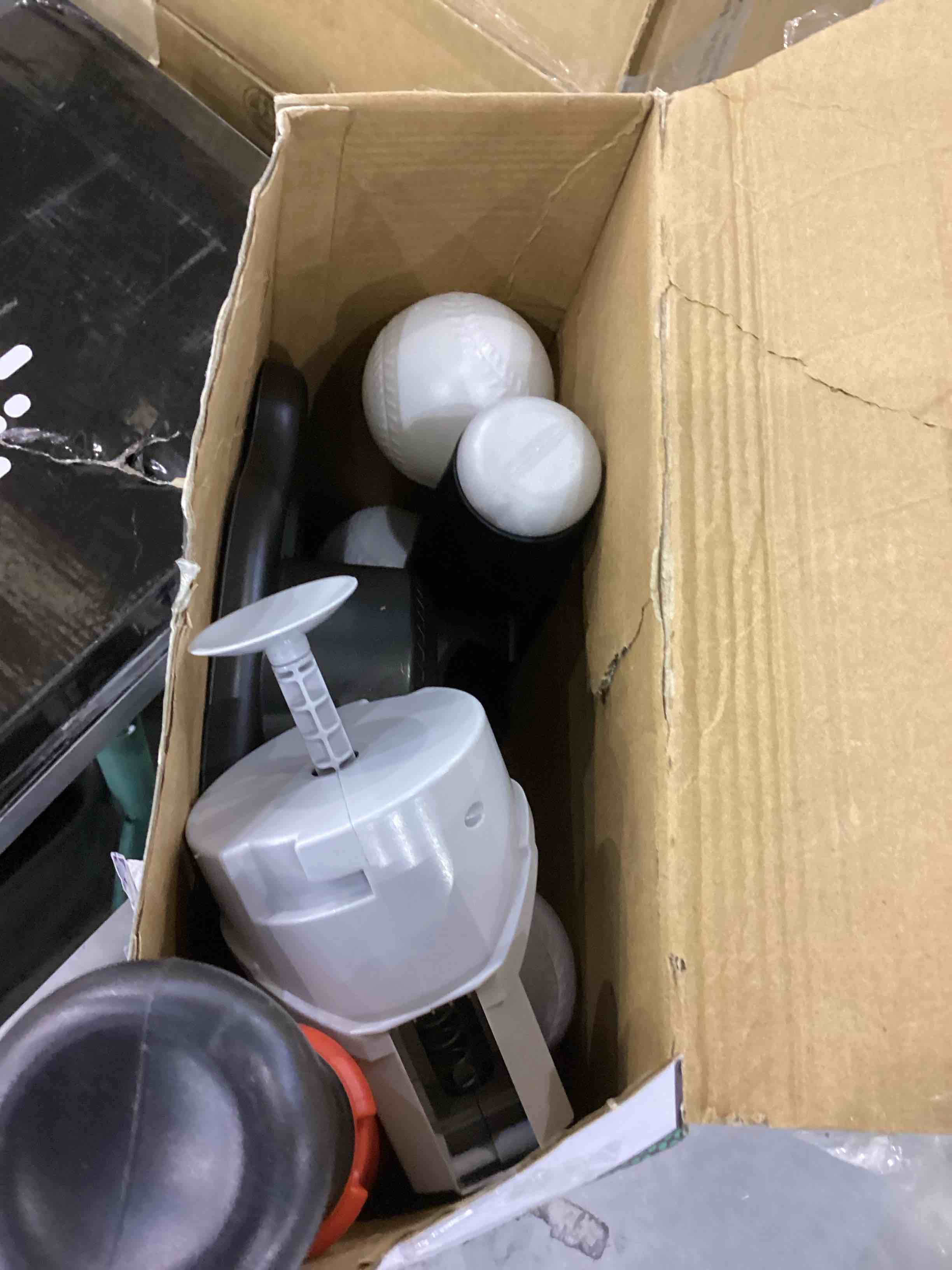 https://s3.amazonaws.com/lotting-images-prod/bidfta/EXS00679205_1703252265438.jpeg