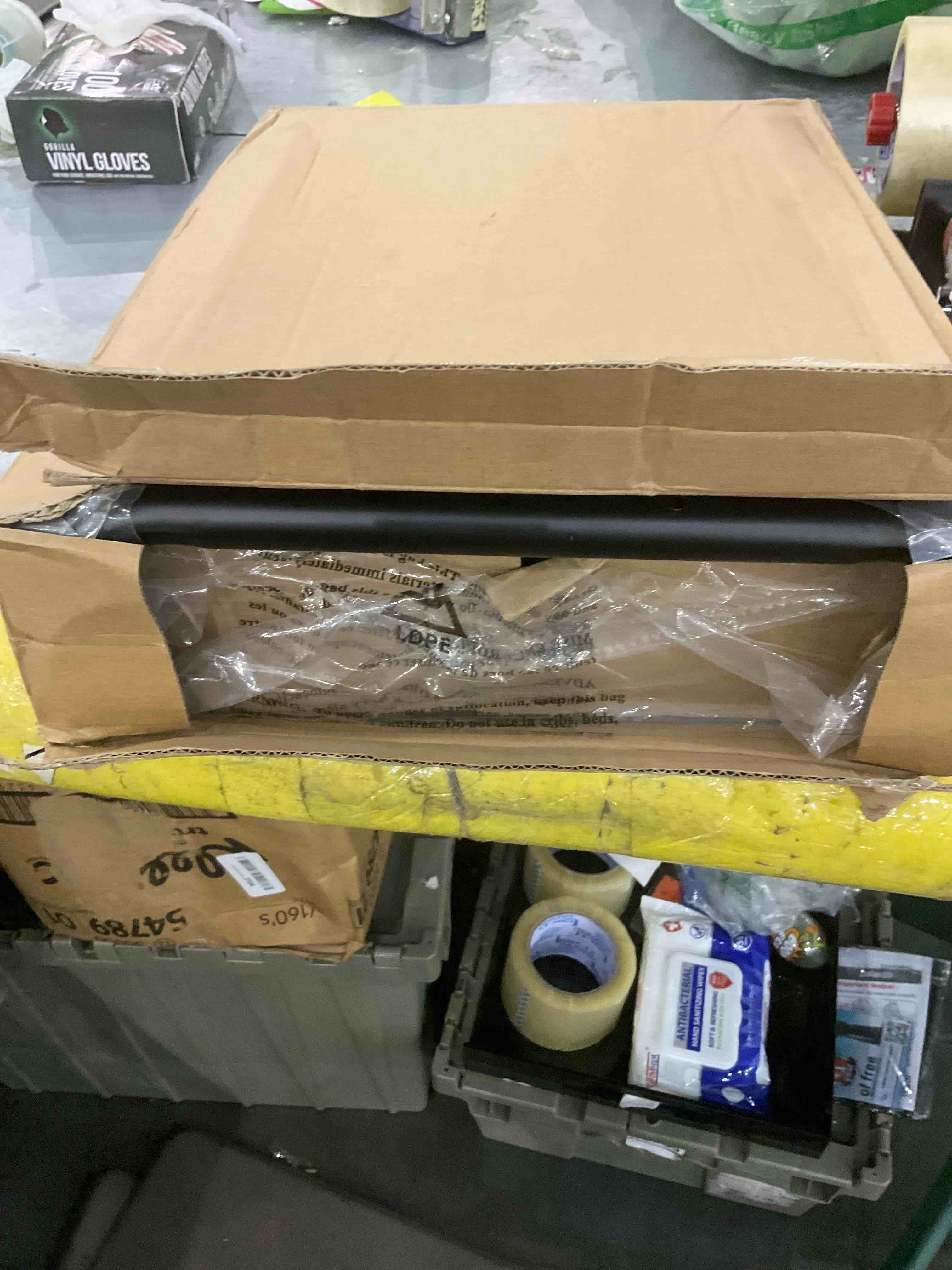 https://s3.amazonaws.com/lotting-images-prod/bidfta/EXS00680306_1697801181762.jpeg