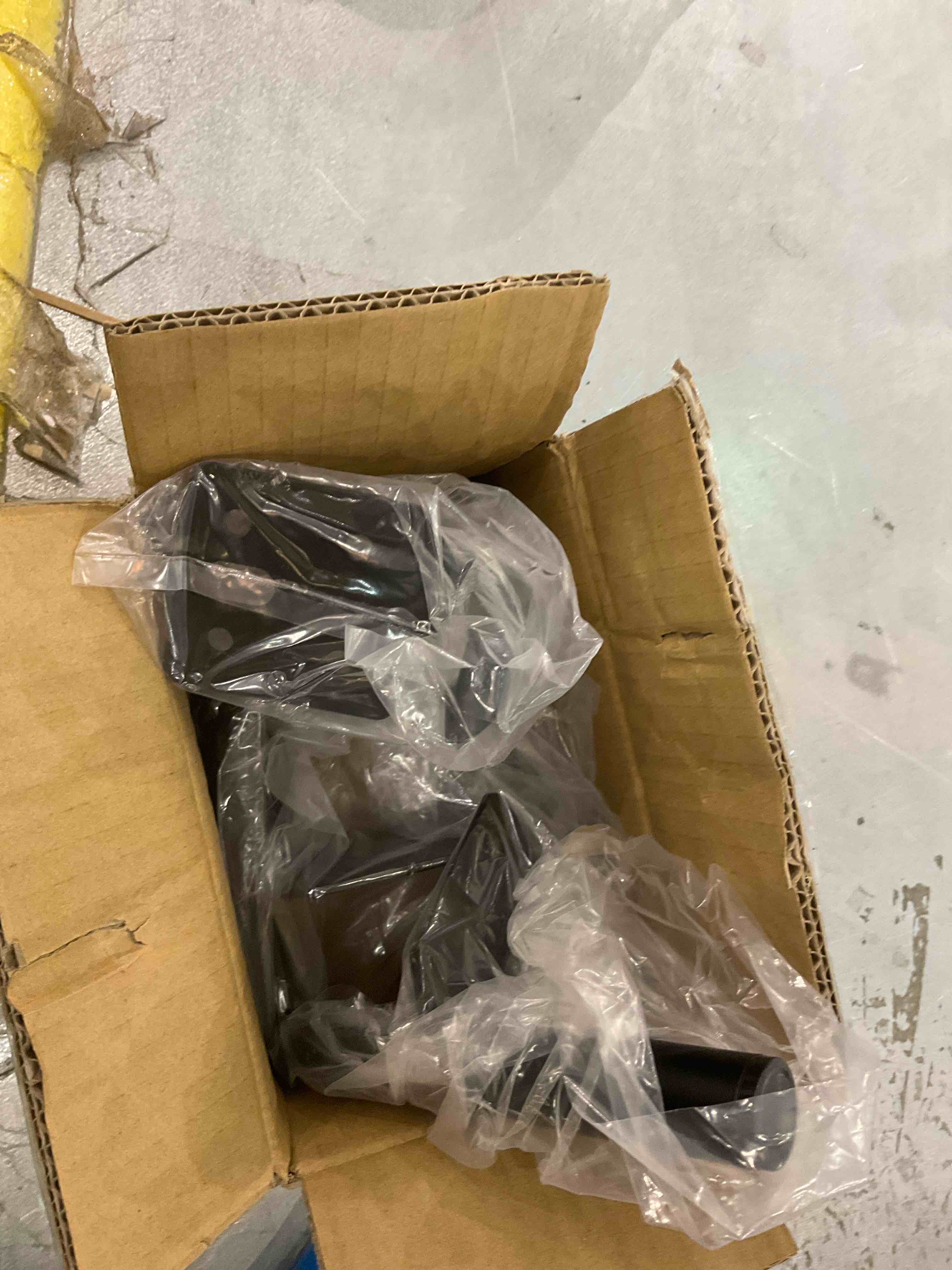 https://s3.amazonaws.com/lotting-images-prod/bidfta/EXS00680444_1697826192476.jpeg
