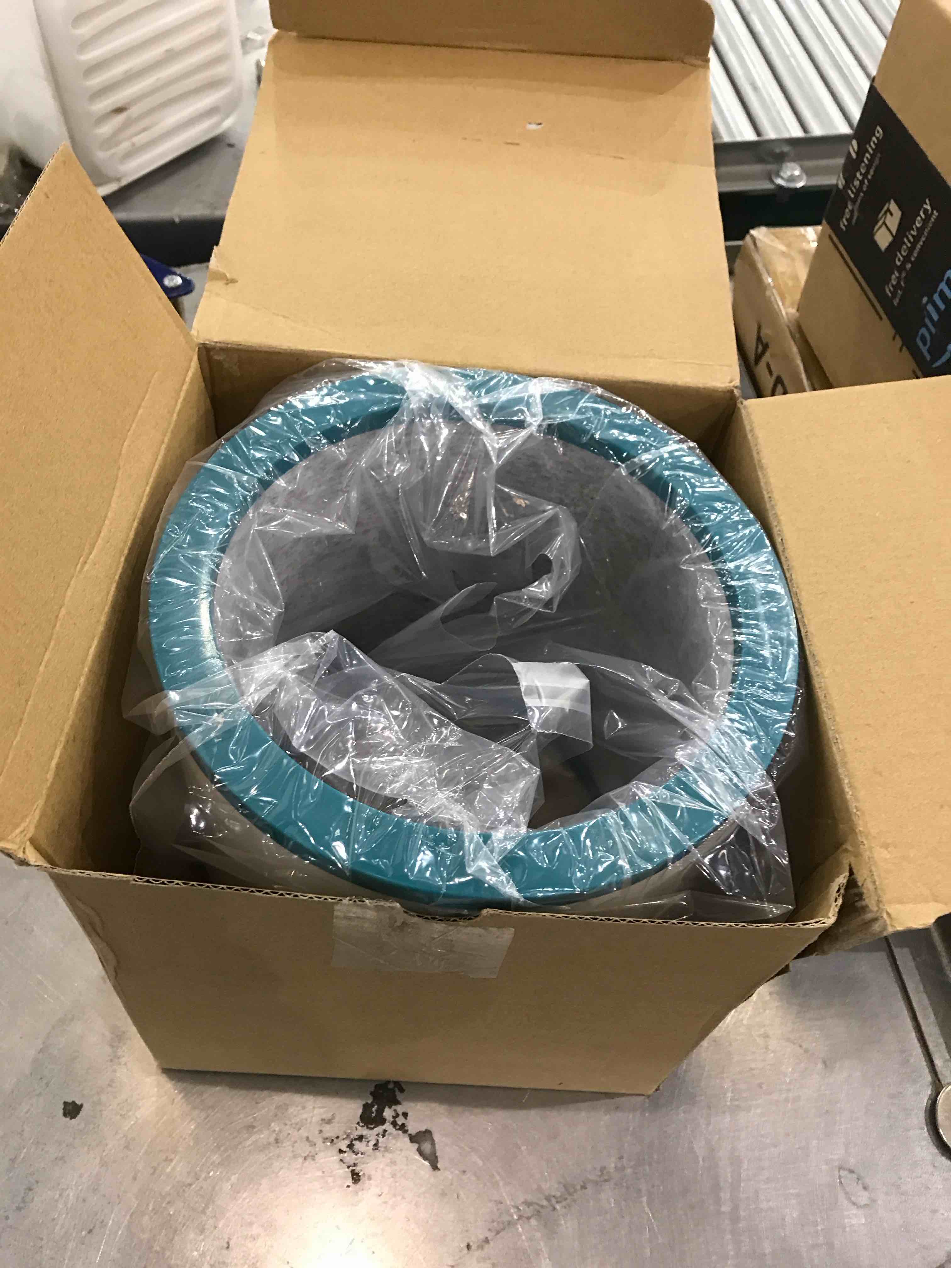 https://s3.amazonaws.com/lotting-images-prod/bidfta/EXS00681537_1697552450645.jpeg