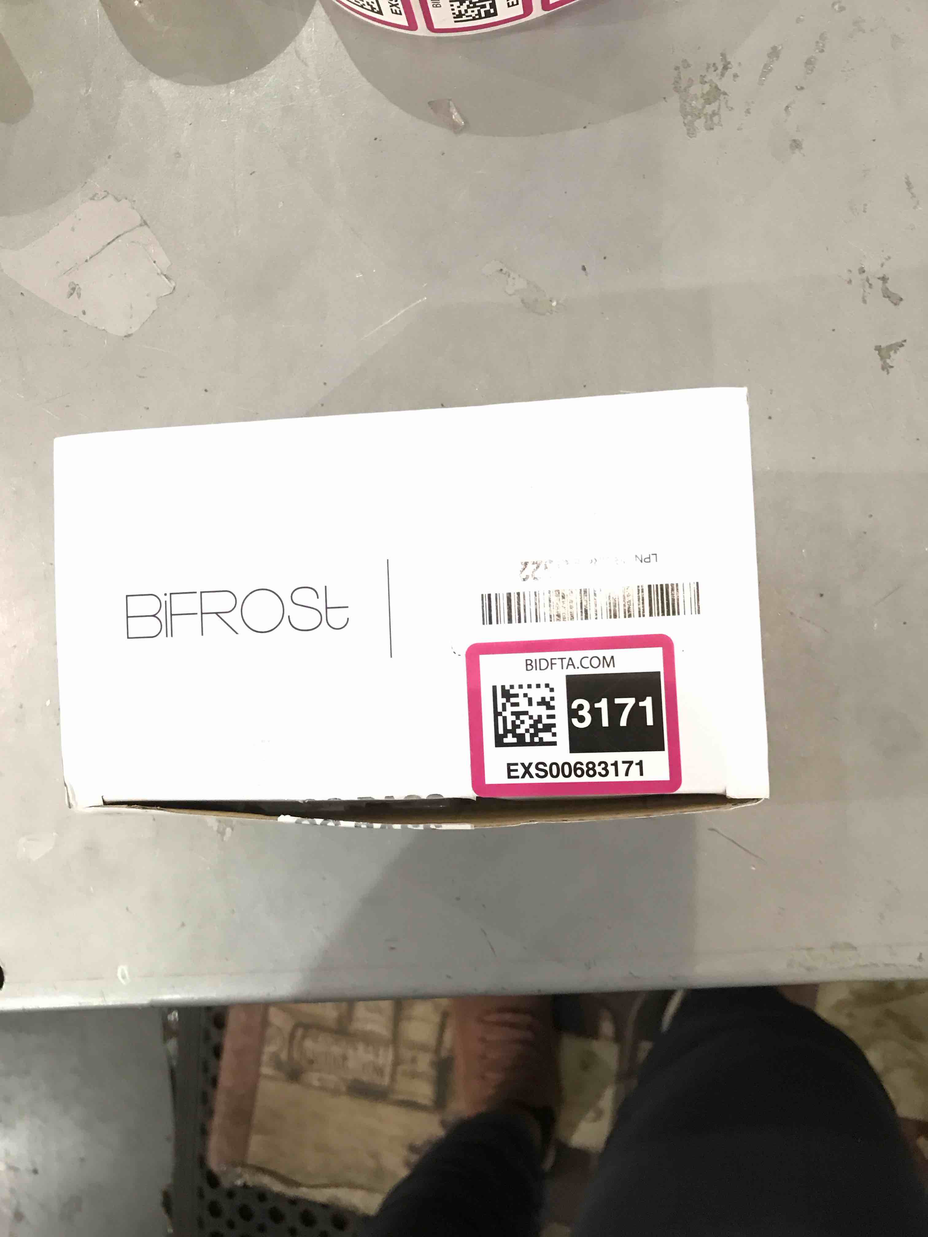https://s3.amazonaws.com/lotting-images-prod/bidfta/EXS00683172_1697728391317.jpeg