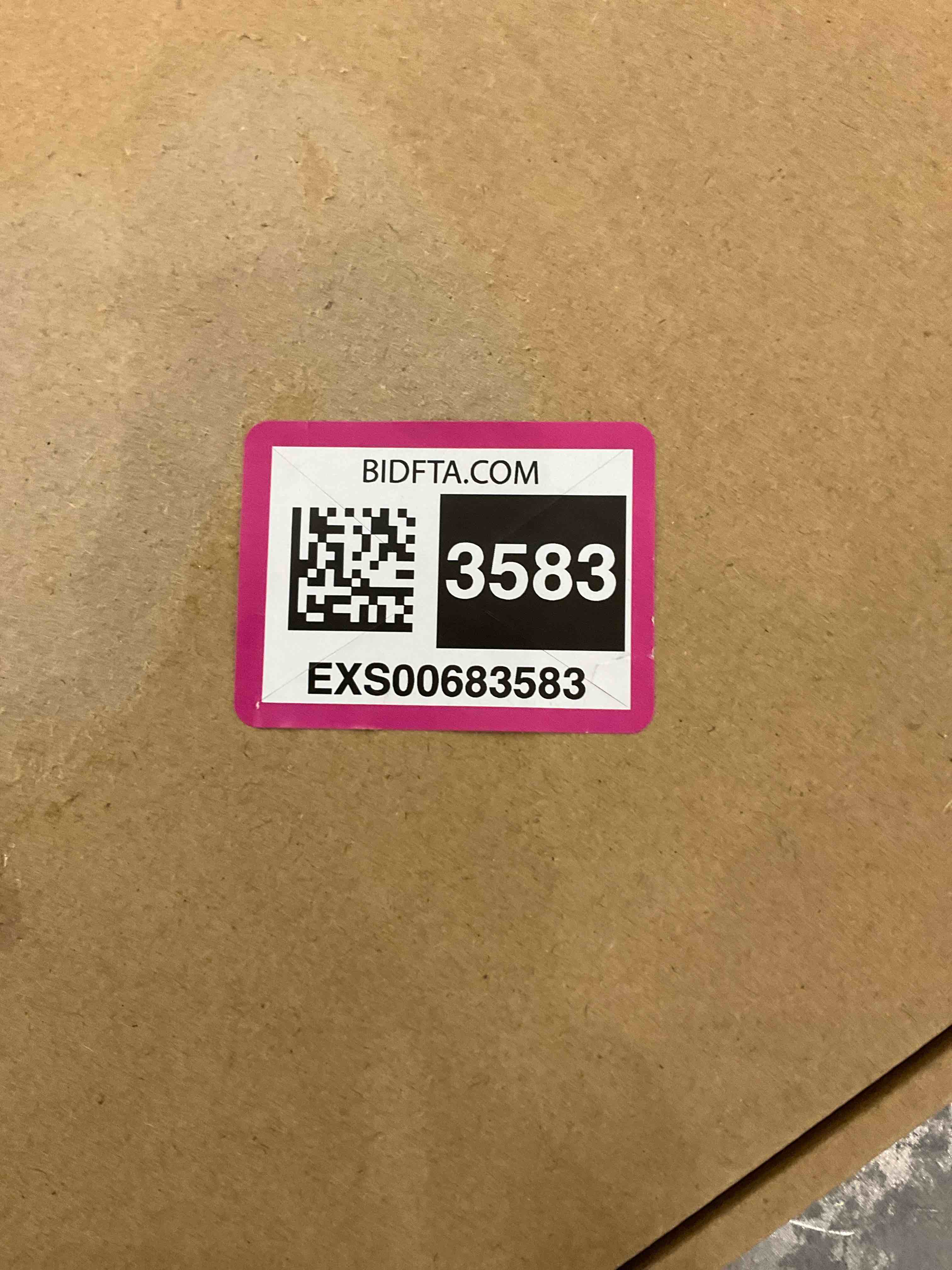 https://s3.amazonaws.com/lotting-images-prod/bidfta/EXS00683583_1697563144125.jpeg