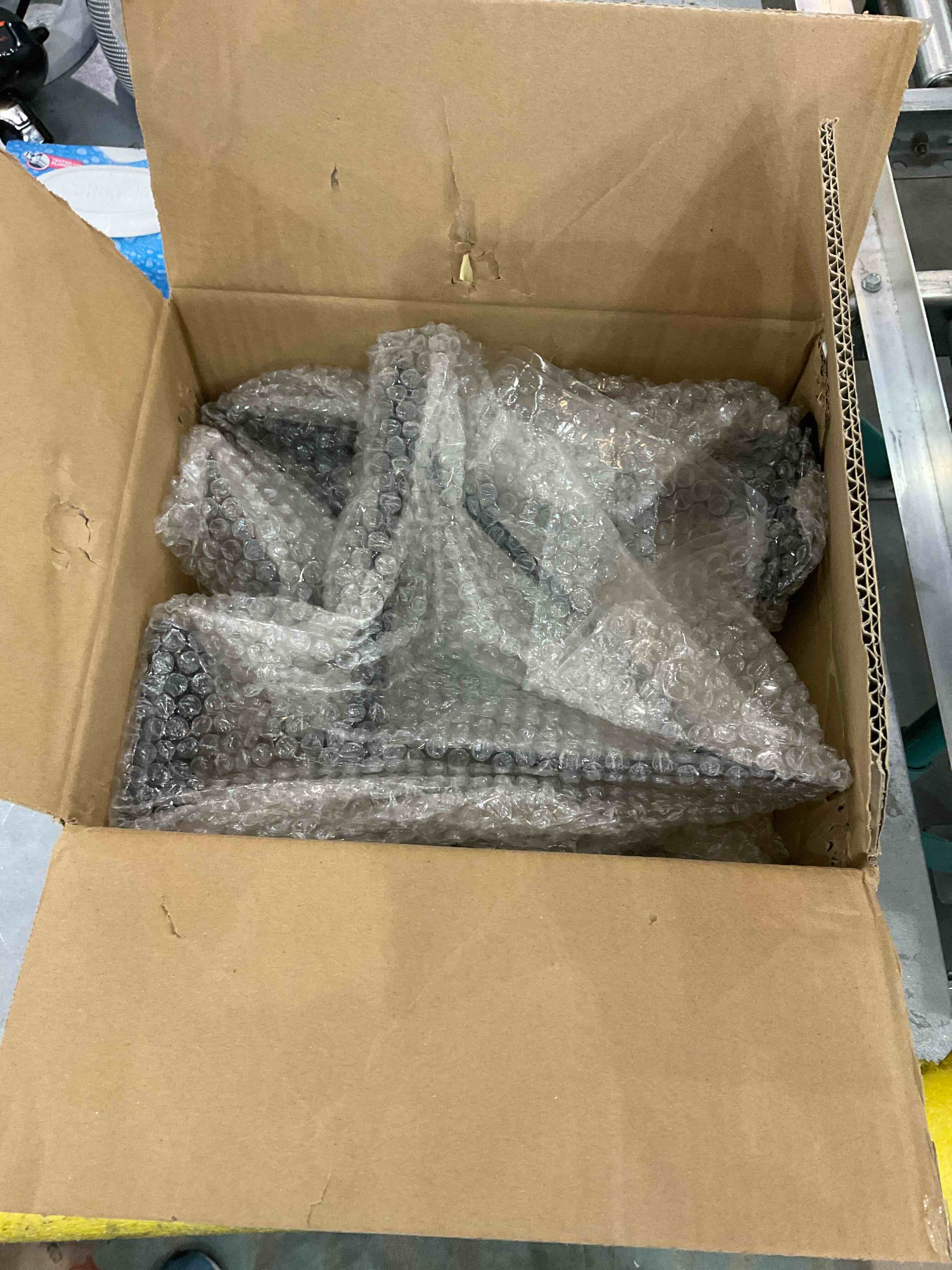 https://s3.amazonaws.com/lotting-images-prod/bidfta/EXS00683821_1697659266616.jpeg