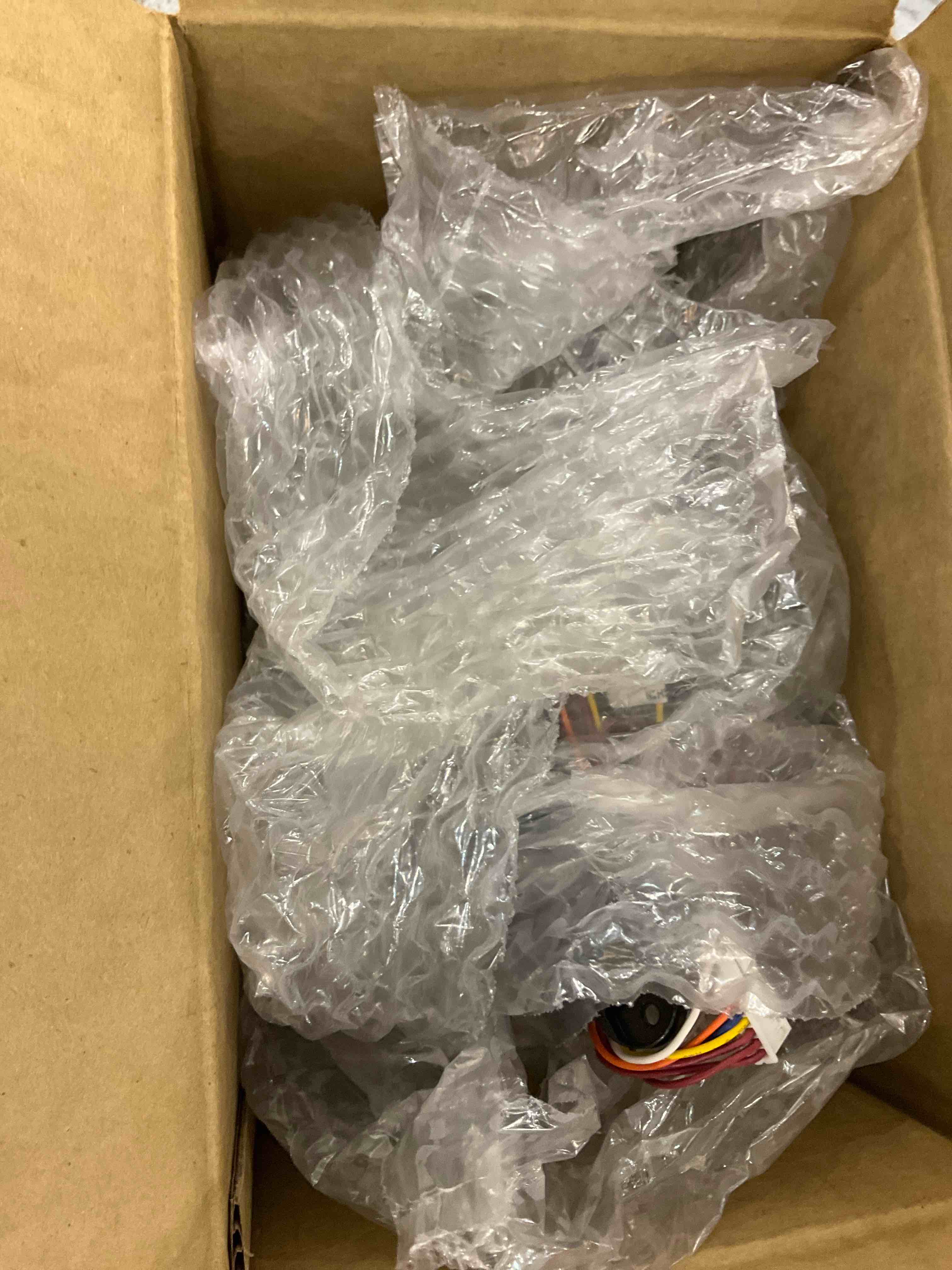 https://s3.amazonaws.com/lotting-images-prod/bidfta/EXS00683972_1697740461180.jpeg