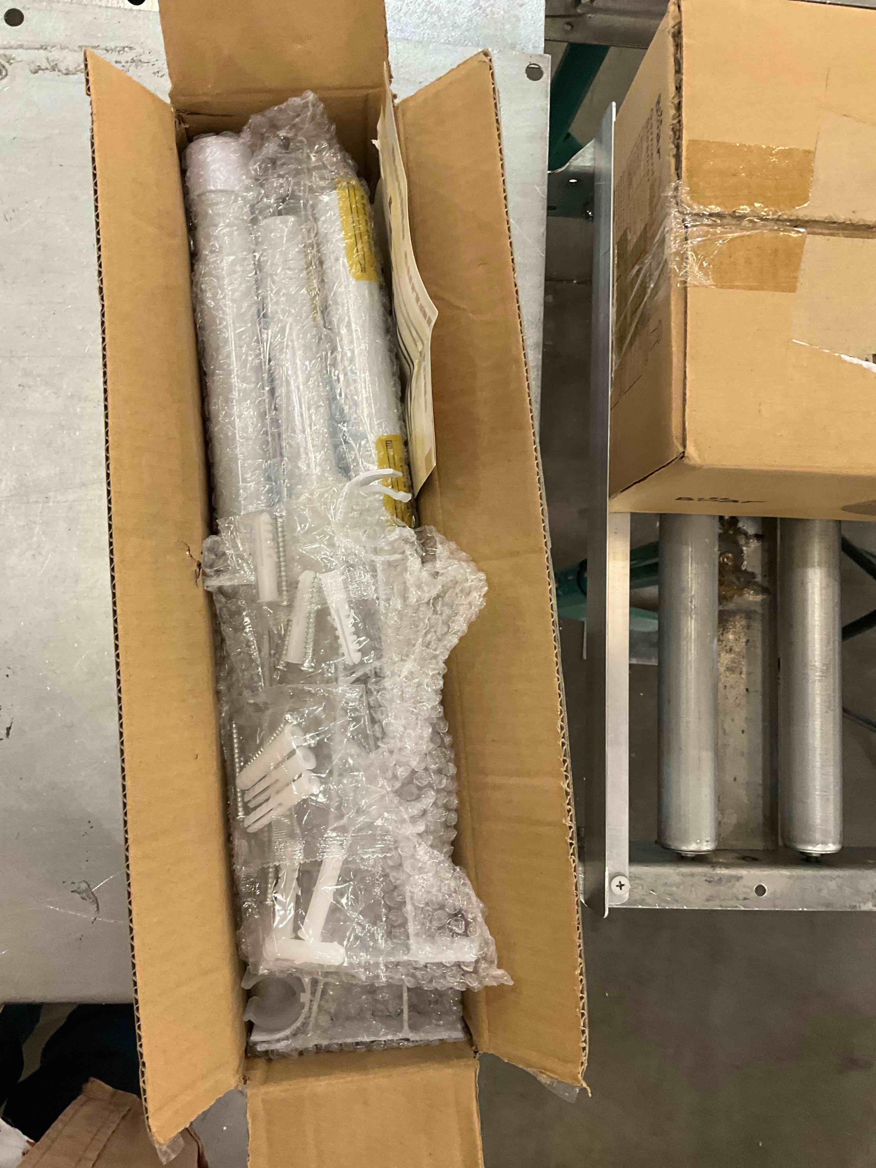 https://s3.amazonaws.com/lotting-images-prod/bidfta/EXS00684459_1697745107874.jpeg
