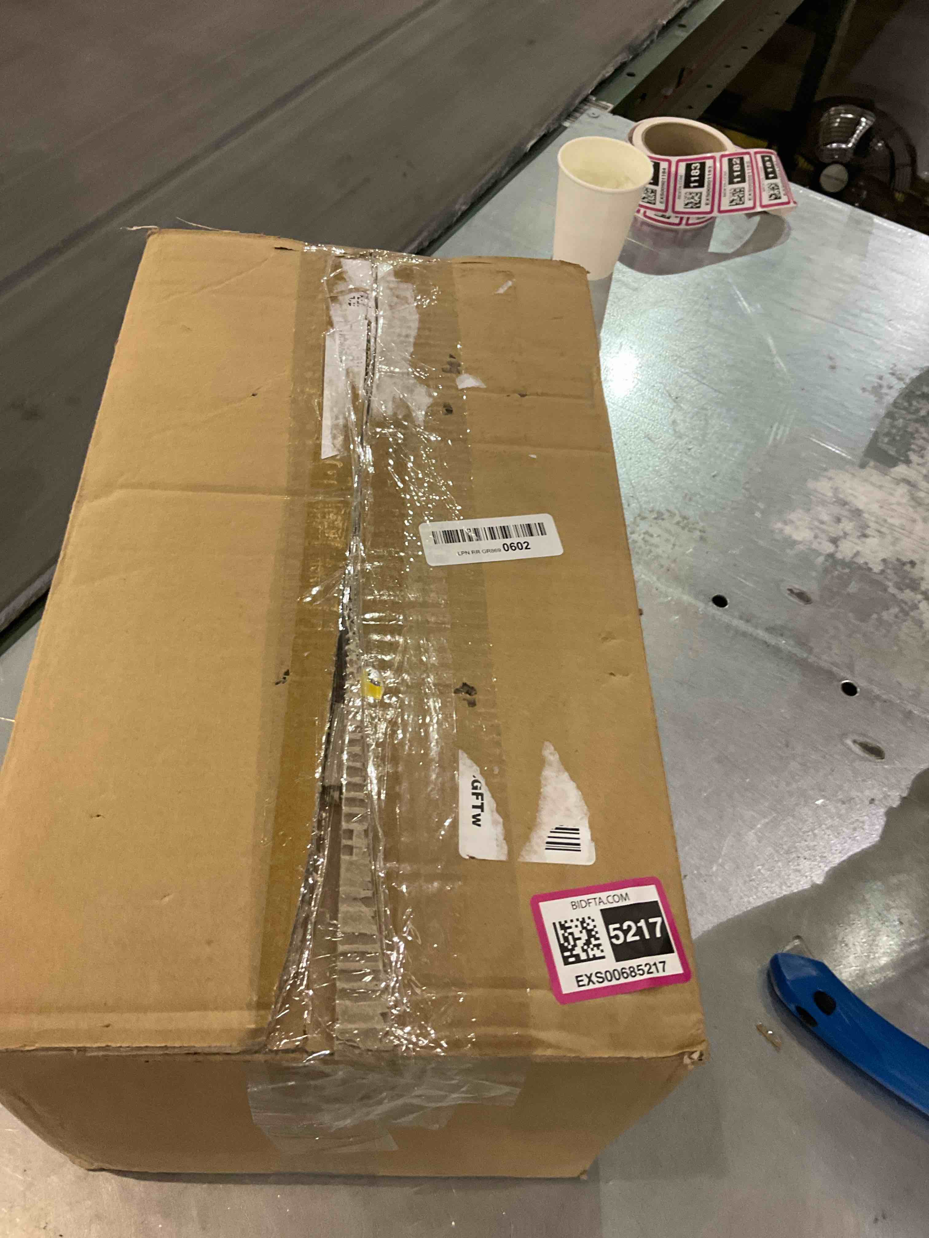 https://s3.amazonaws.com/lotting-images-prod/bidfta/EXS00685217_1698673238121.jpeg