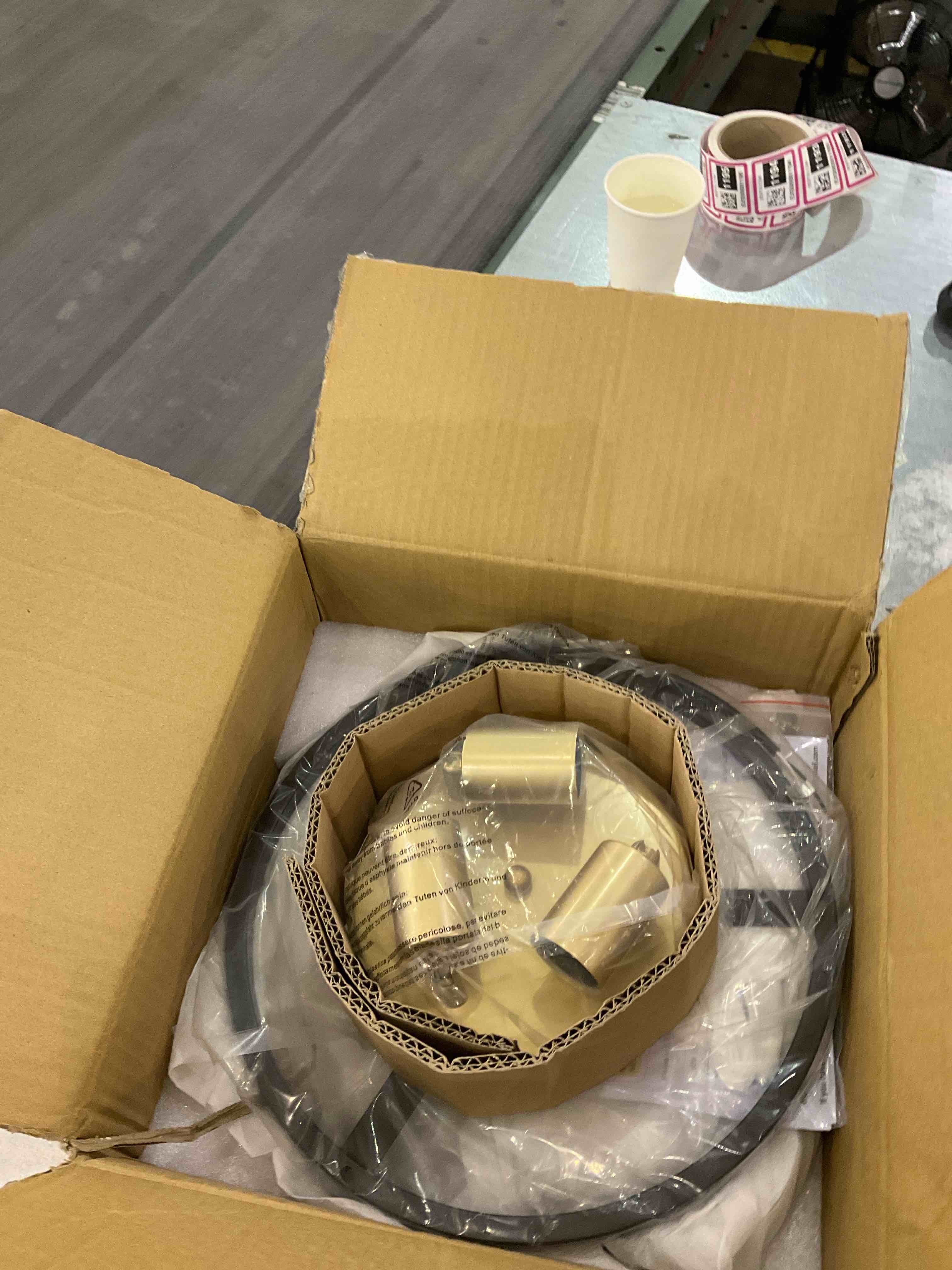 https://s3.amazonaws.com/lotting-images-prod/bidfta/EXS00685228_1698675300193.jpeg