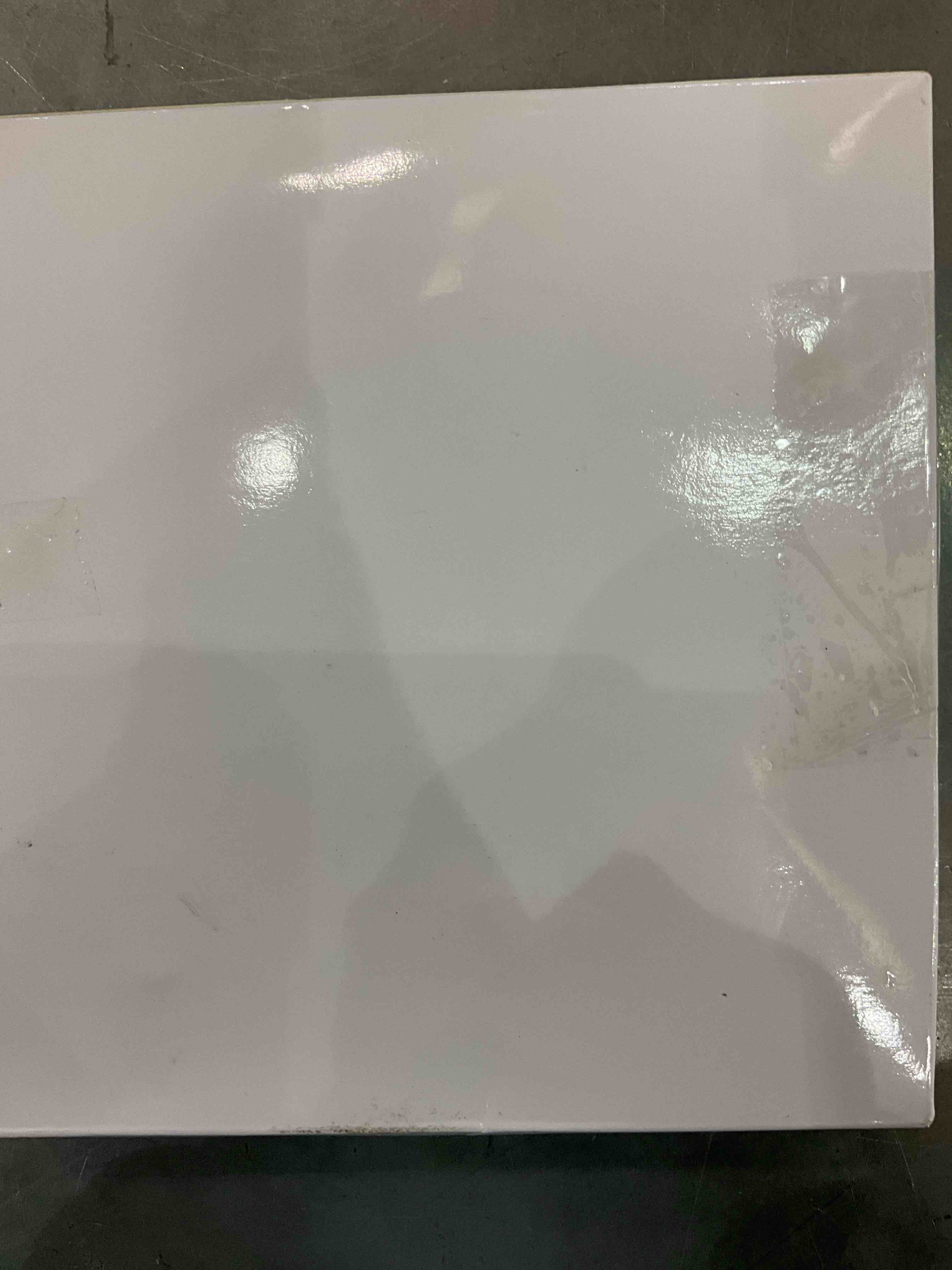 https://s3.amazonaws.com/lotting-images-prod/bidfta/EXS00685631_1697572184109.jpeg