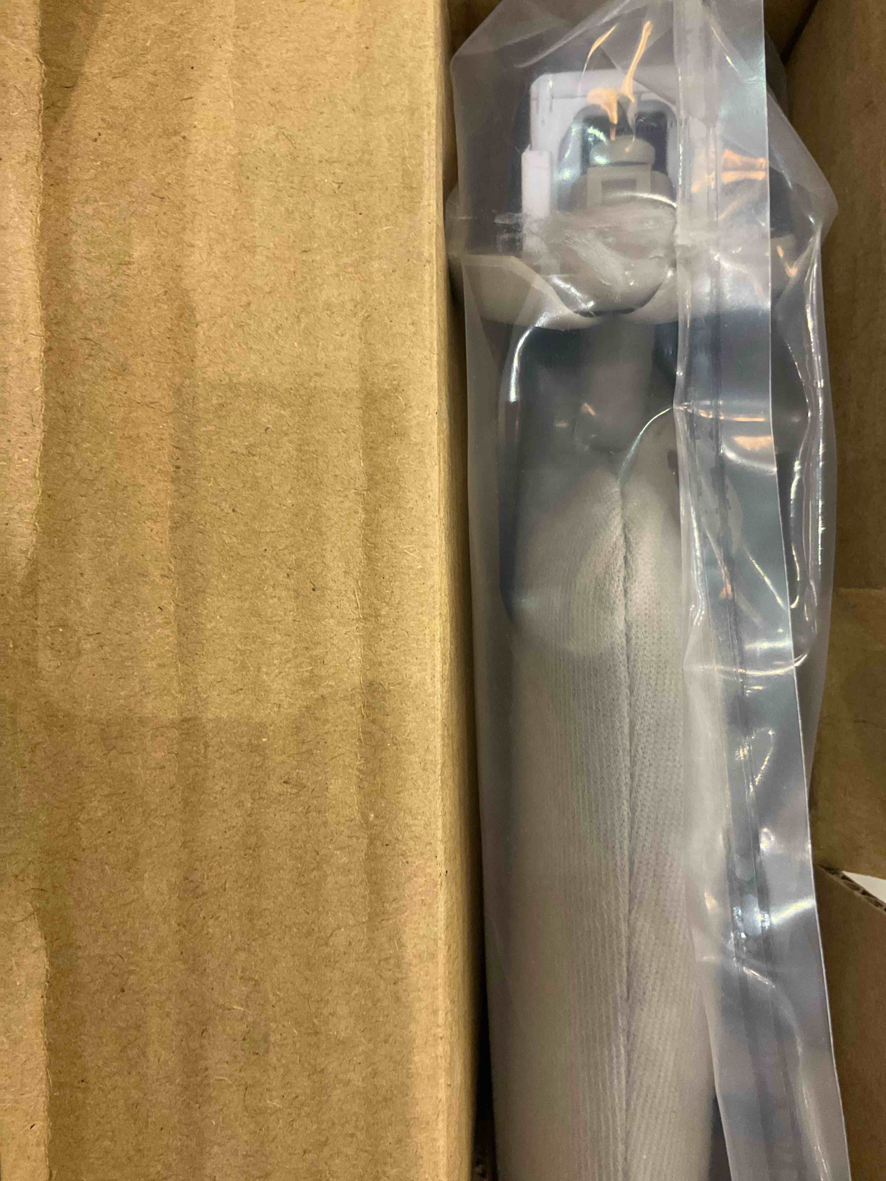 https://s3.amazonaws.com/lotting-images-prod/bidfta/EXS00685990_1697736073846.jpeg