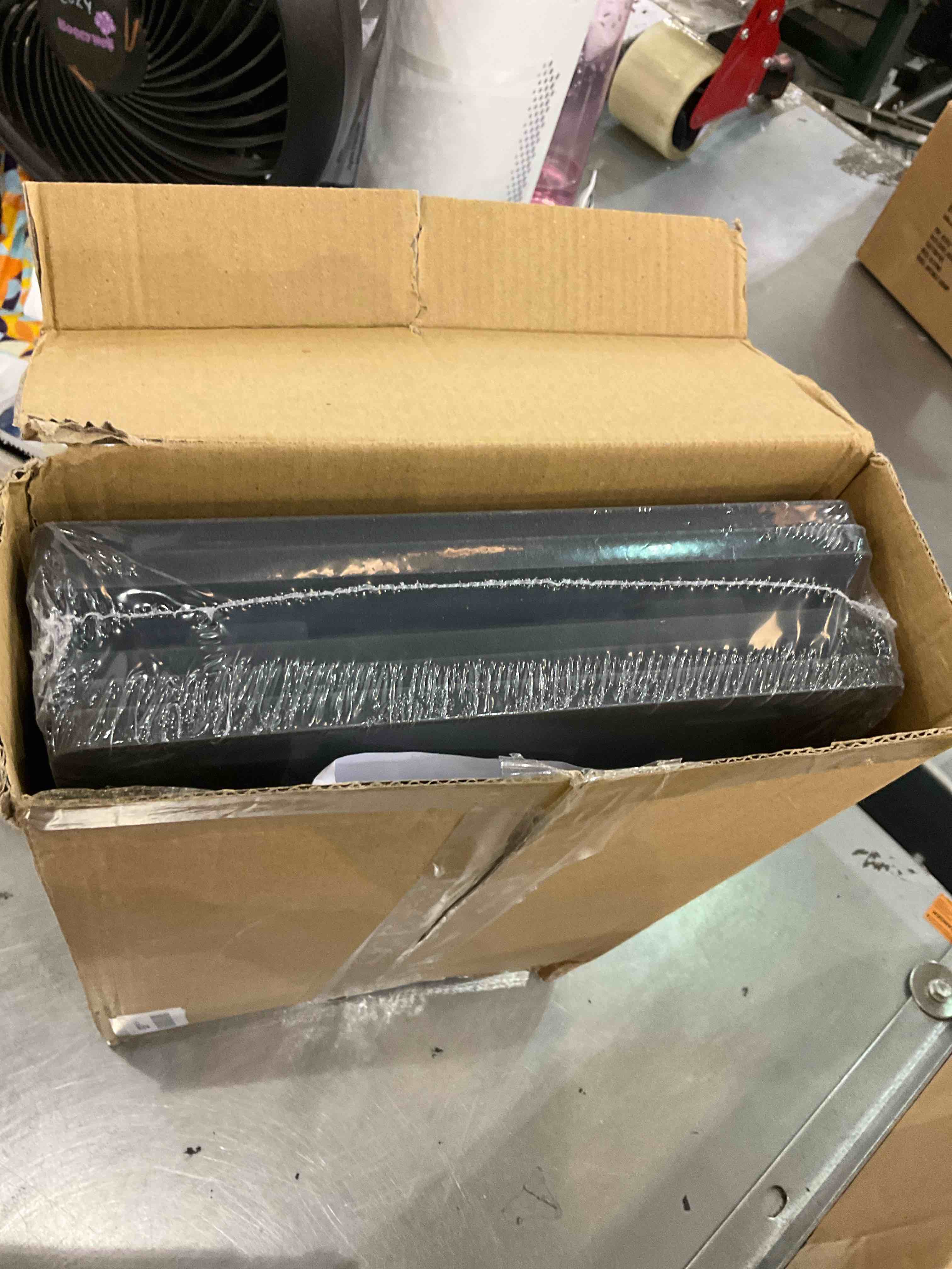 https://s3.amazonaws.com/lotting-images-prod/bidfta/EXS00686807_1697565160176.jpeg