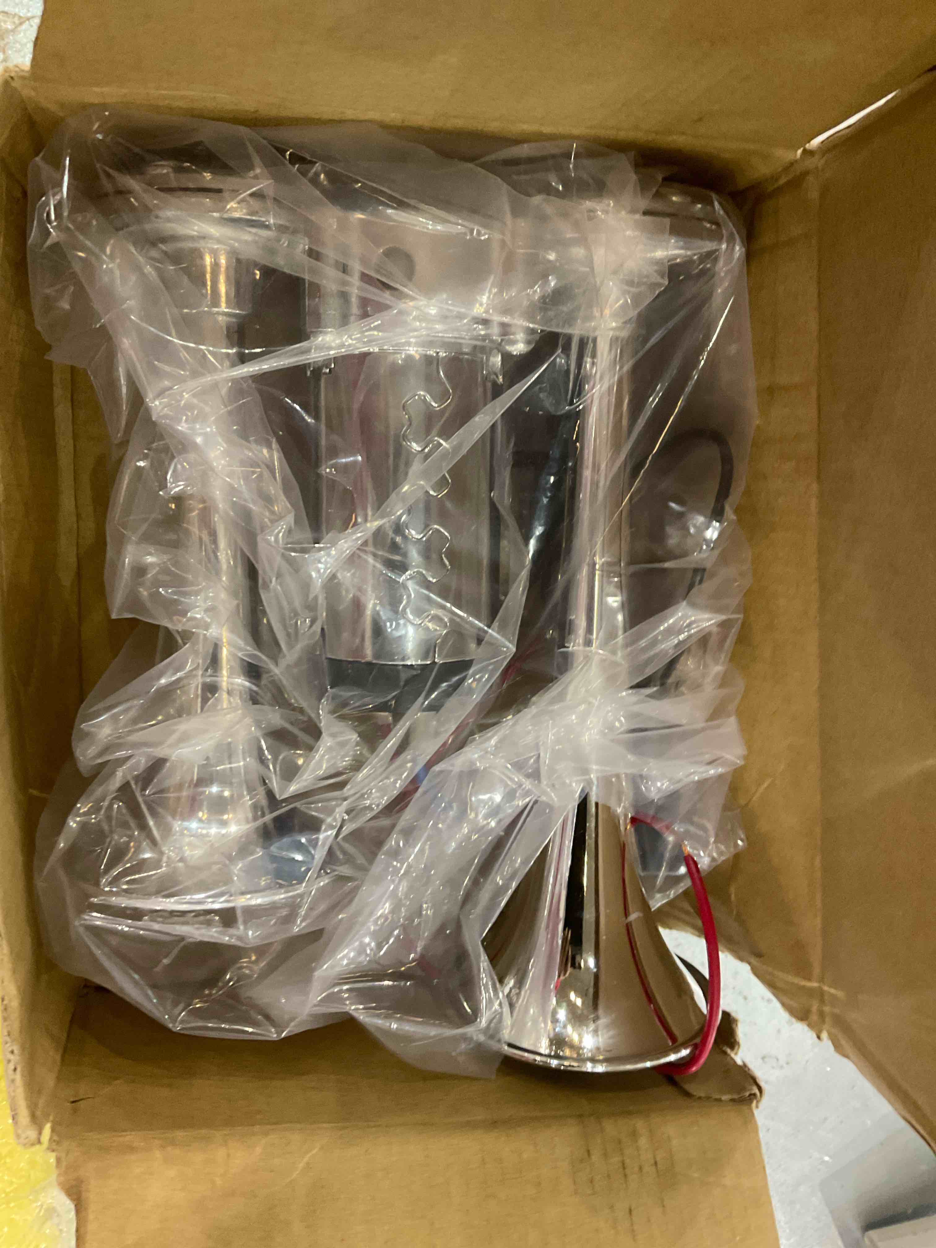 https://s3.amazonaws.com/lotting-images-prod/bidfta/EXS00687821_1698938974107.jpeg