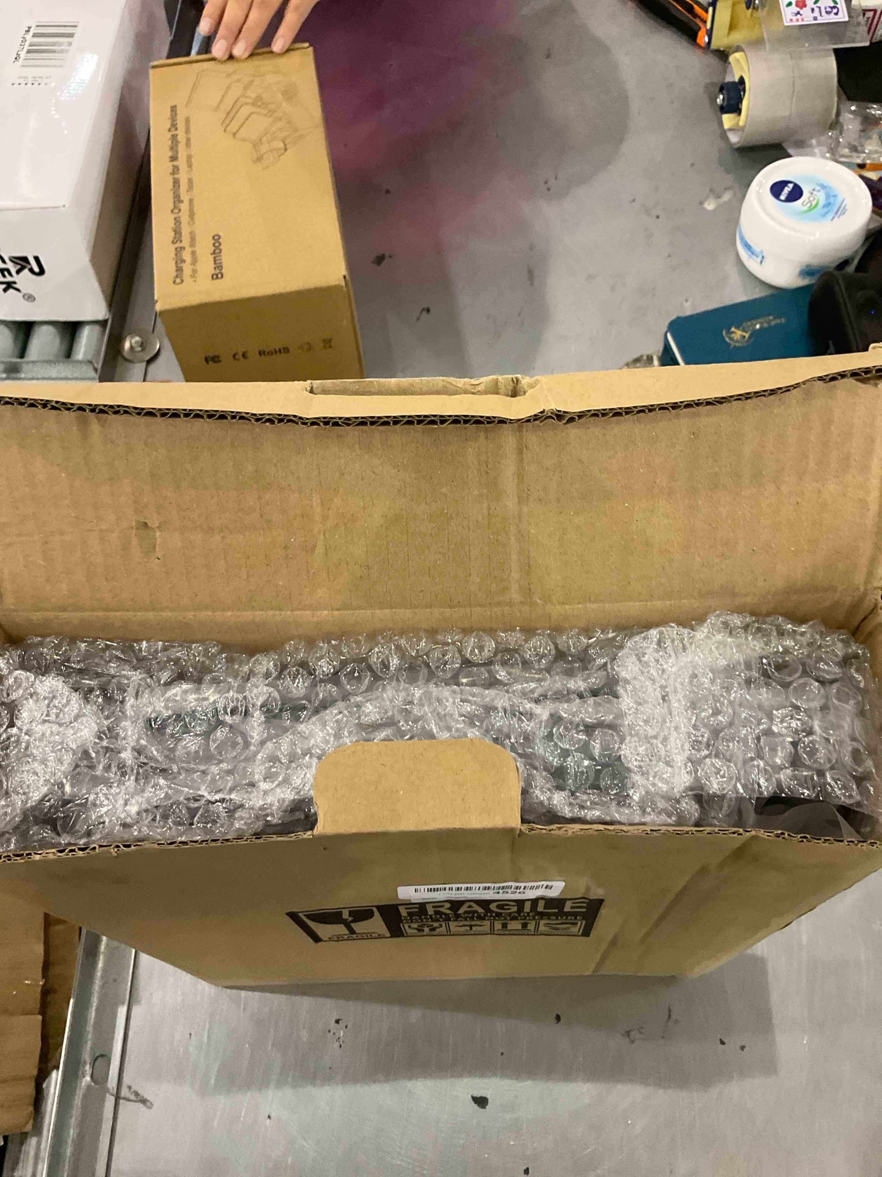 https://s3.amazonaws.com/lotting-images-prod/bidfta/EXS00688023_1697469732152.jpeg