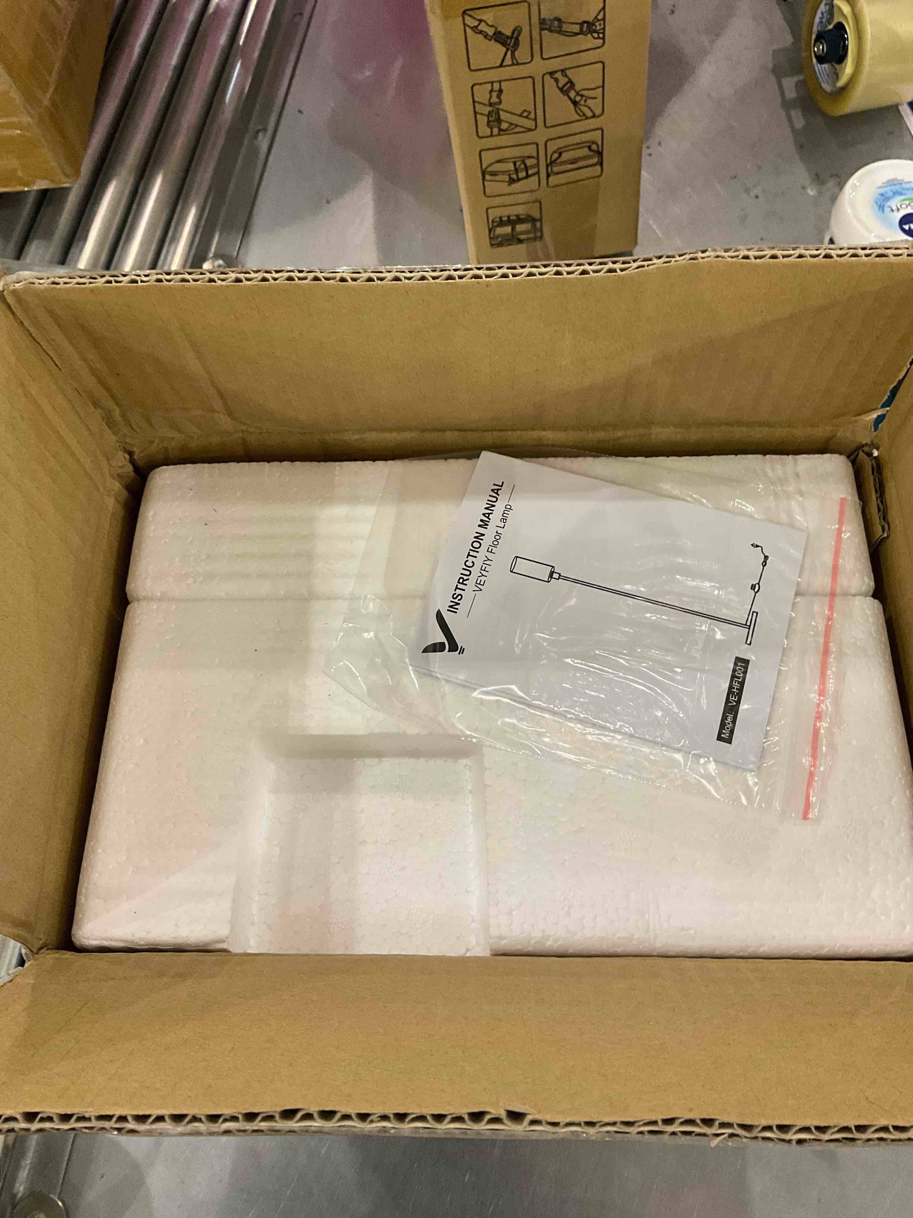https://s3.amazonaws.com/lotting-images-prod/bidfta/EXS00688076_1697477013263.jpeg