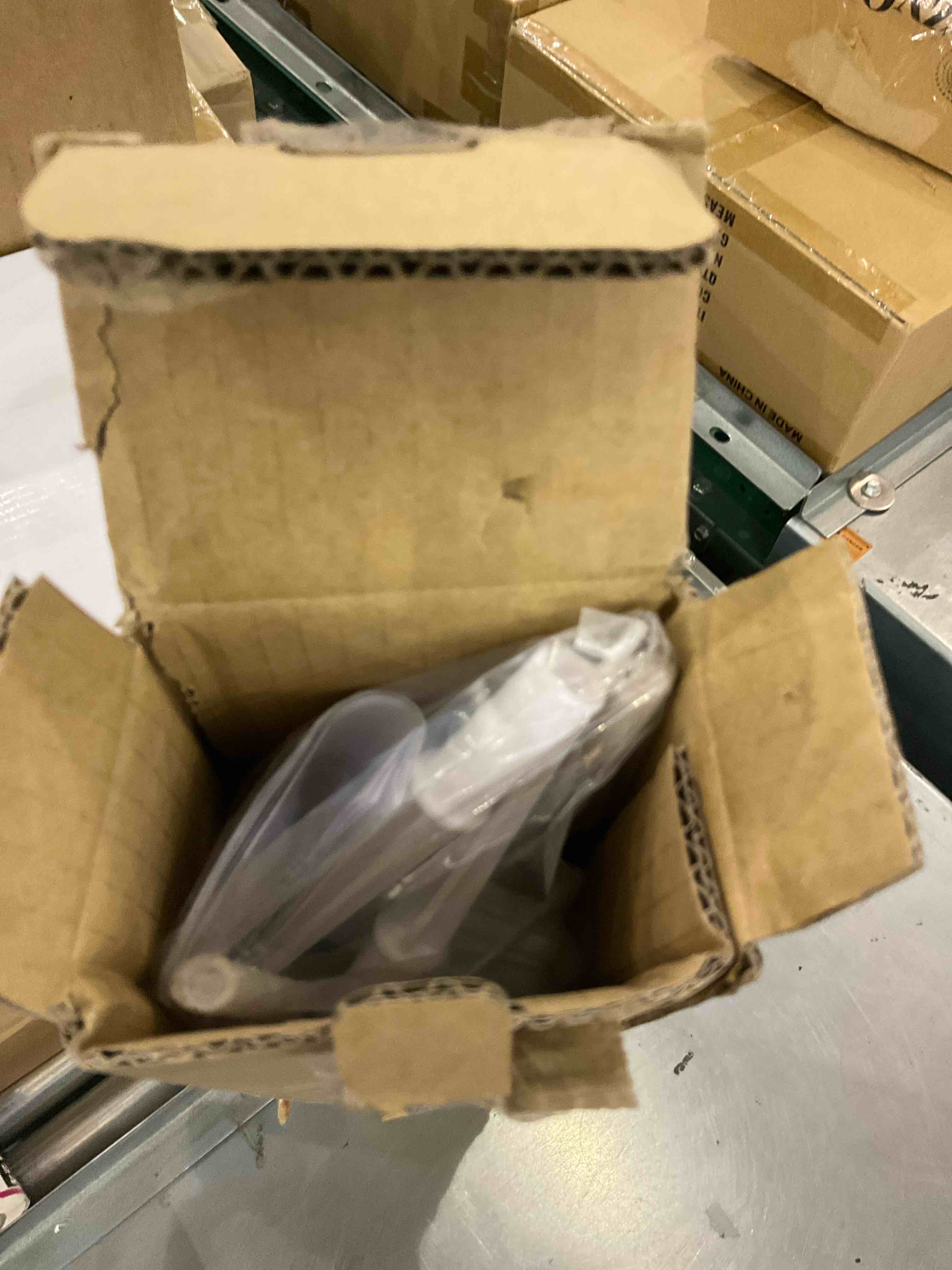https://s3.amazonaws.com/lotting-images-prod/bidfta/EXS00688119_1697483052334.jpeg