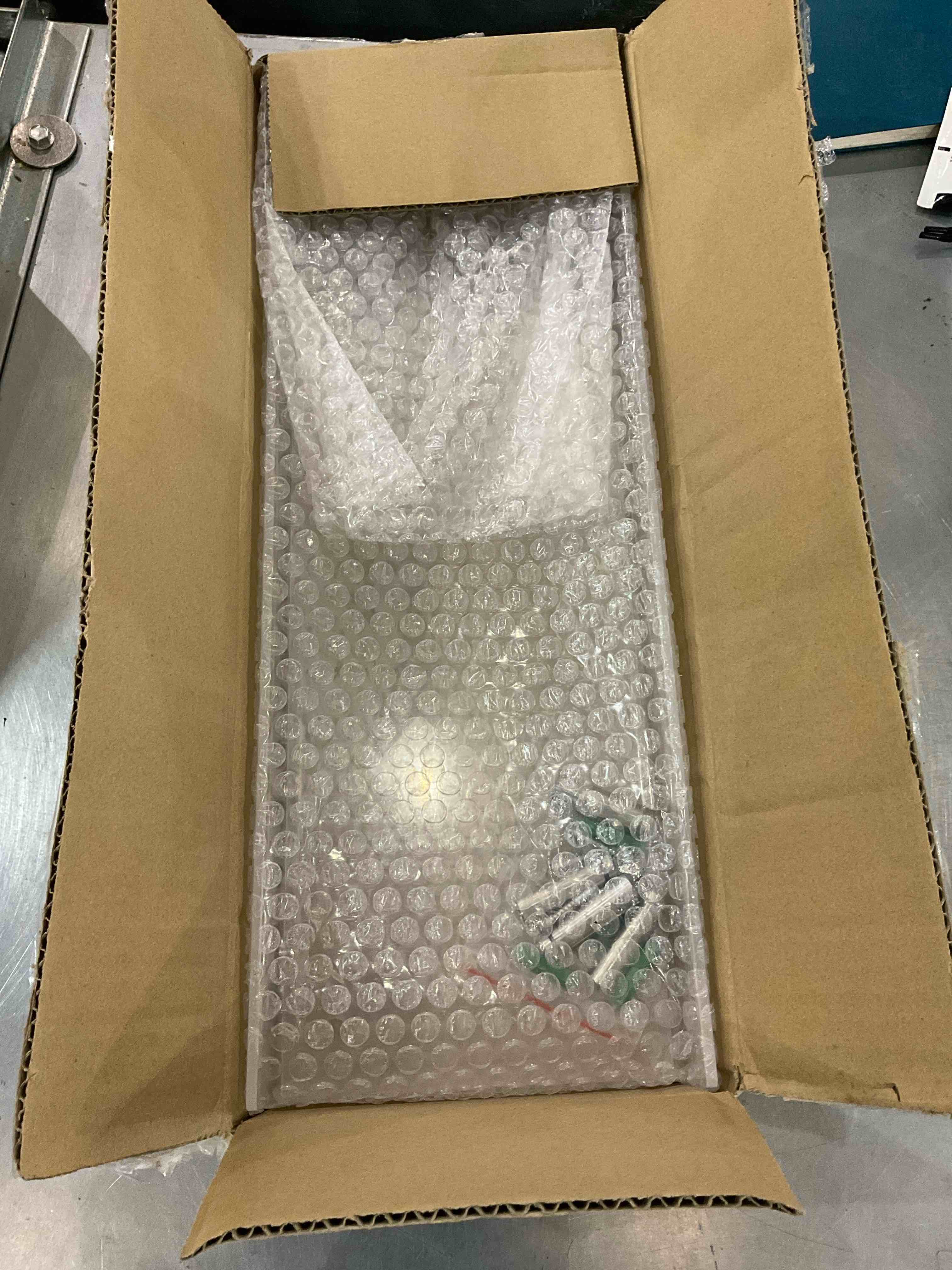 https://s3.amazonaws.com/lotting-images-prod/bidfta/EXS00688128_1697483749164.jpeg