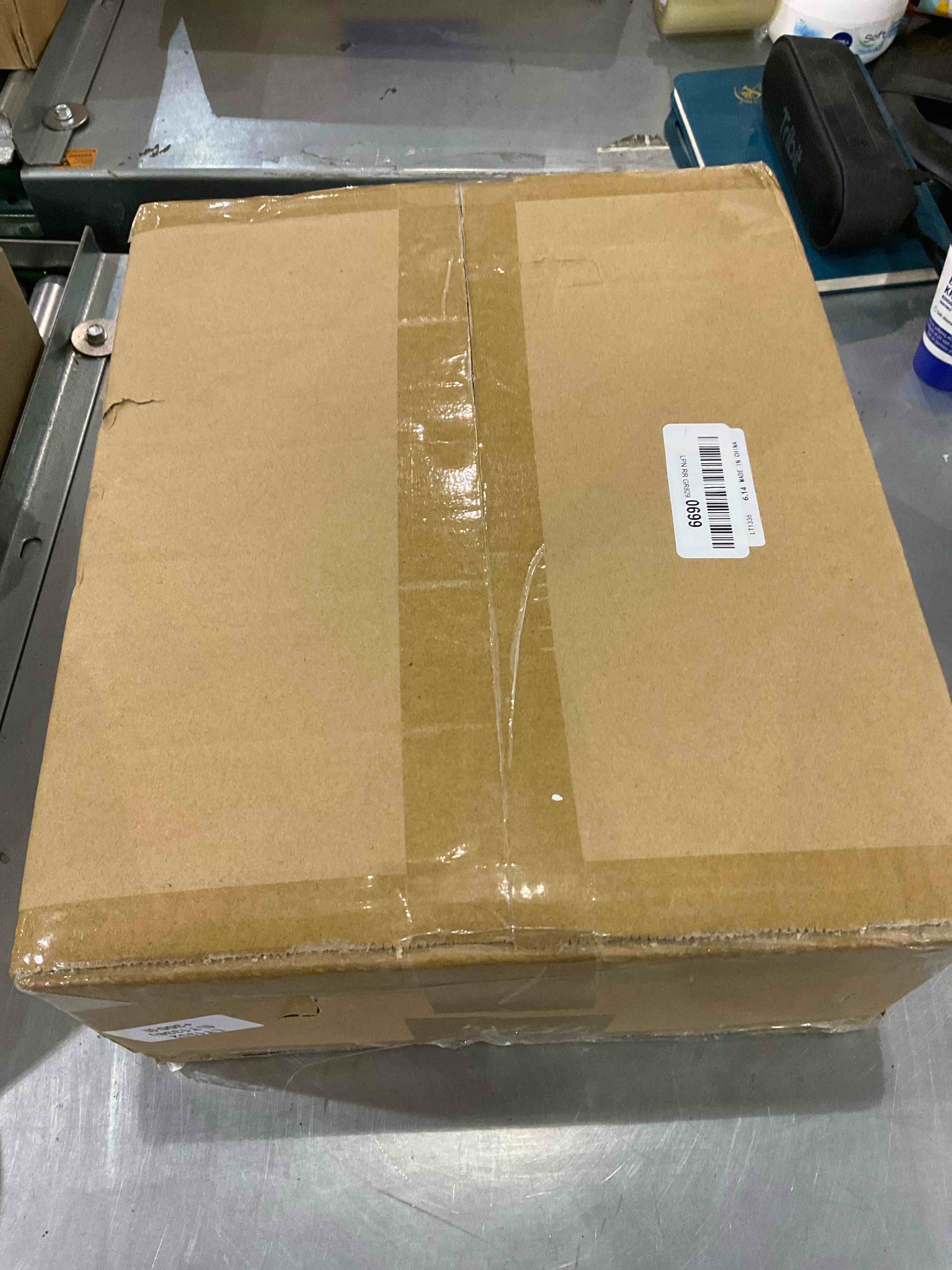 https://s3.amazonaws.com/lotting-images-prod/bidfta/EXS00688185_1697543396590.jpeg