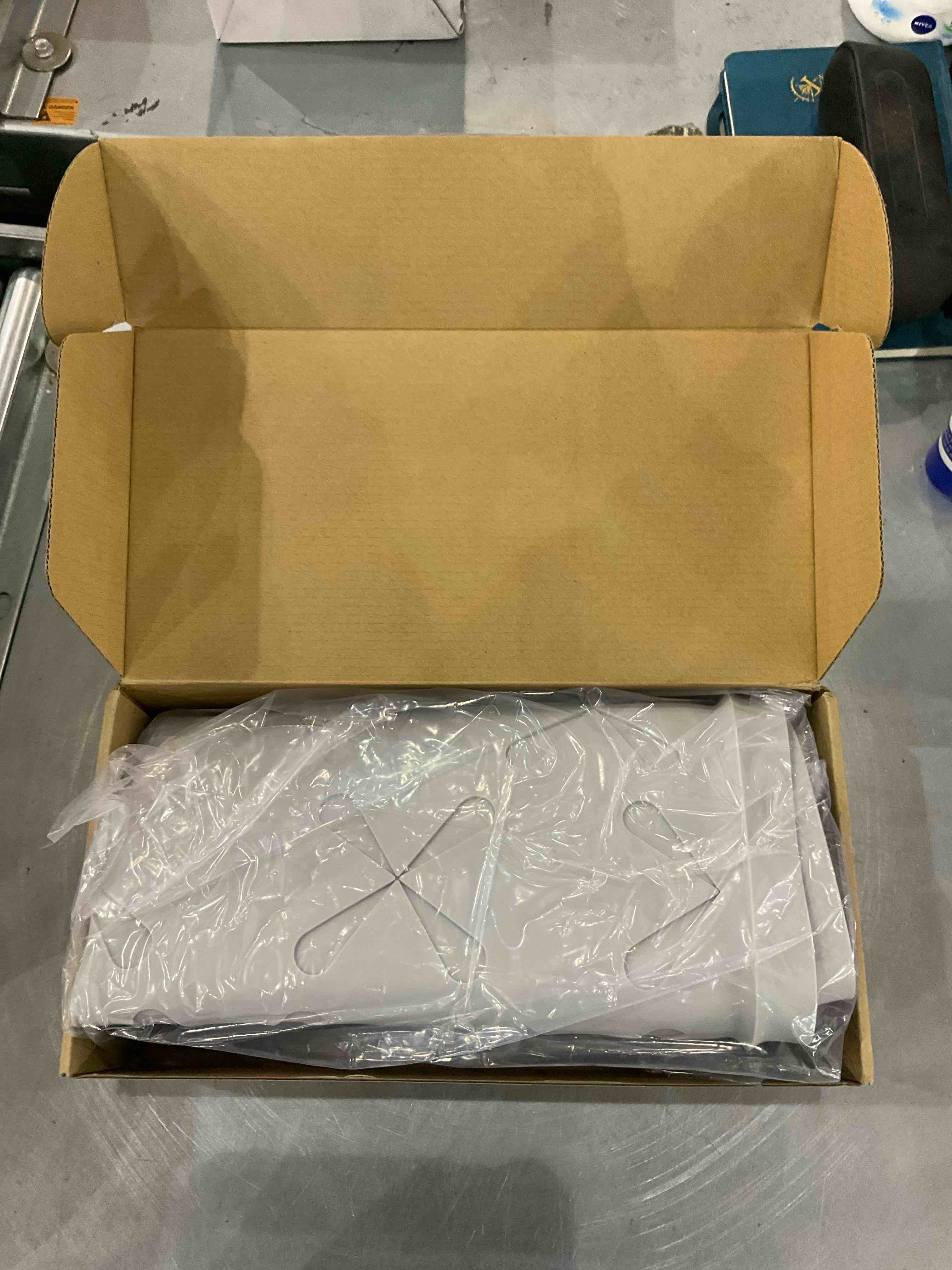https://s3.amazonaws.com/lotting-images-prod/bidfta/EXS00688187_1697544167713.jpeg