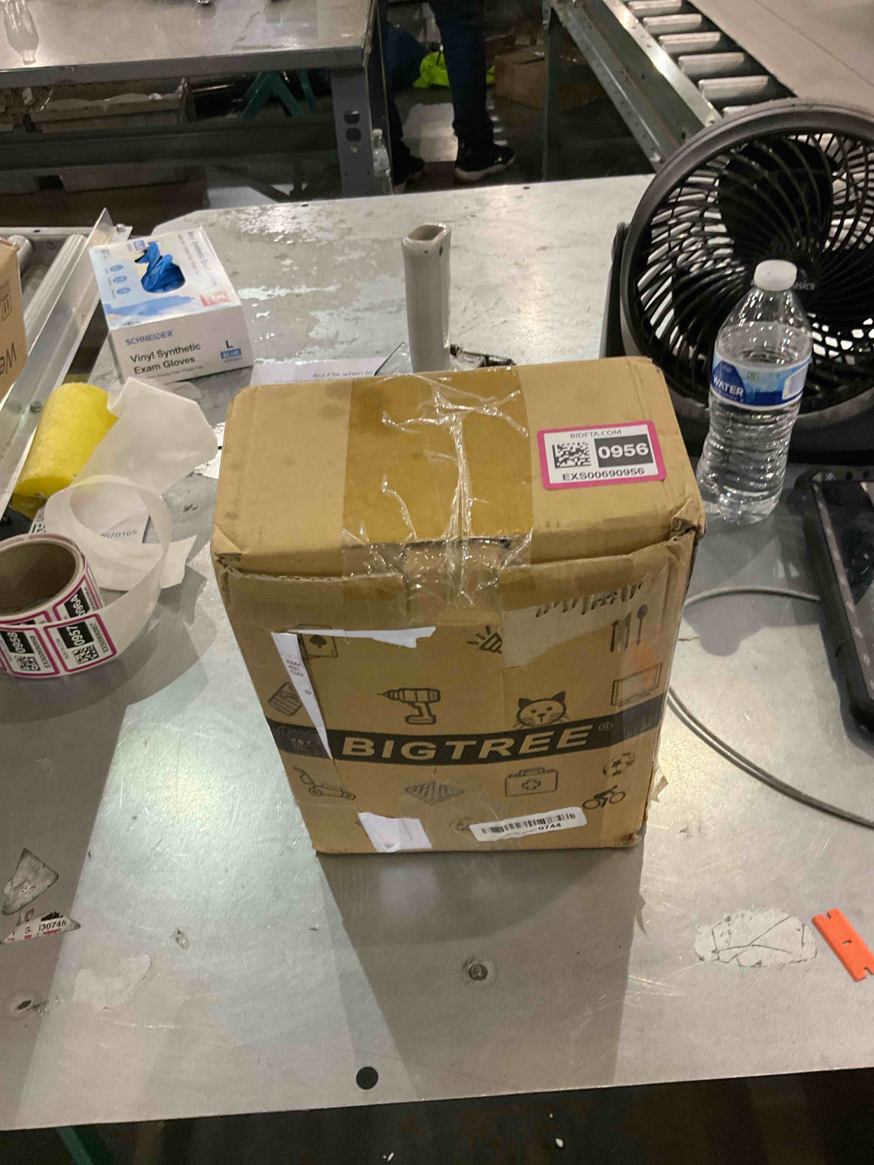 https://s3.amazonaws.com/lotting-images-prod/bidfta/EXS00690956_1698685180581.jpeg