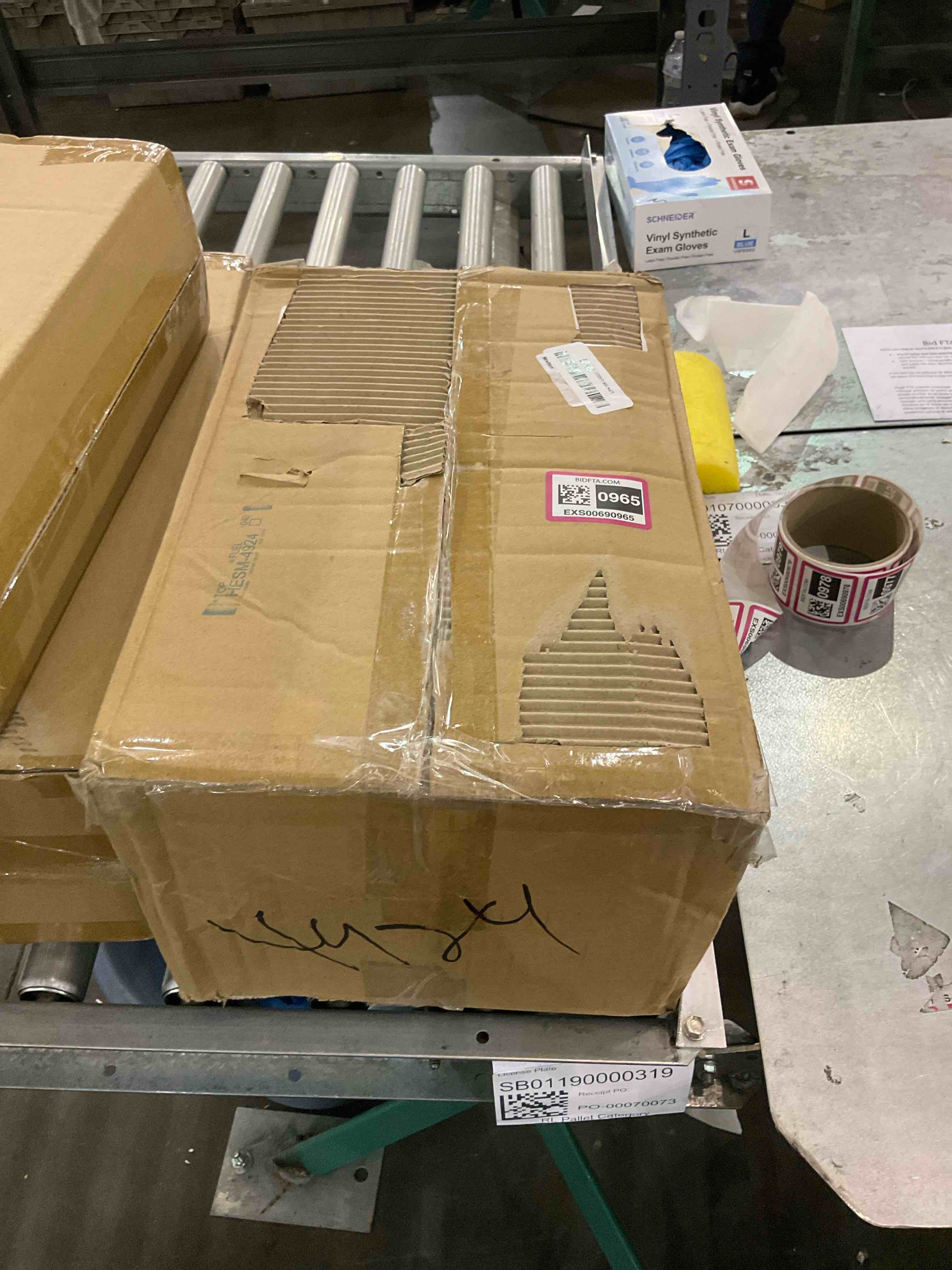 https://s3.amazonaws.com/lotting-images-prod/bidfta/EXS00690965_1698687043350.jpeg