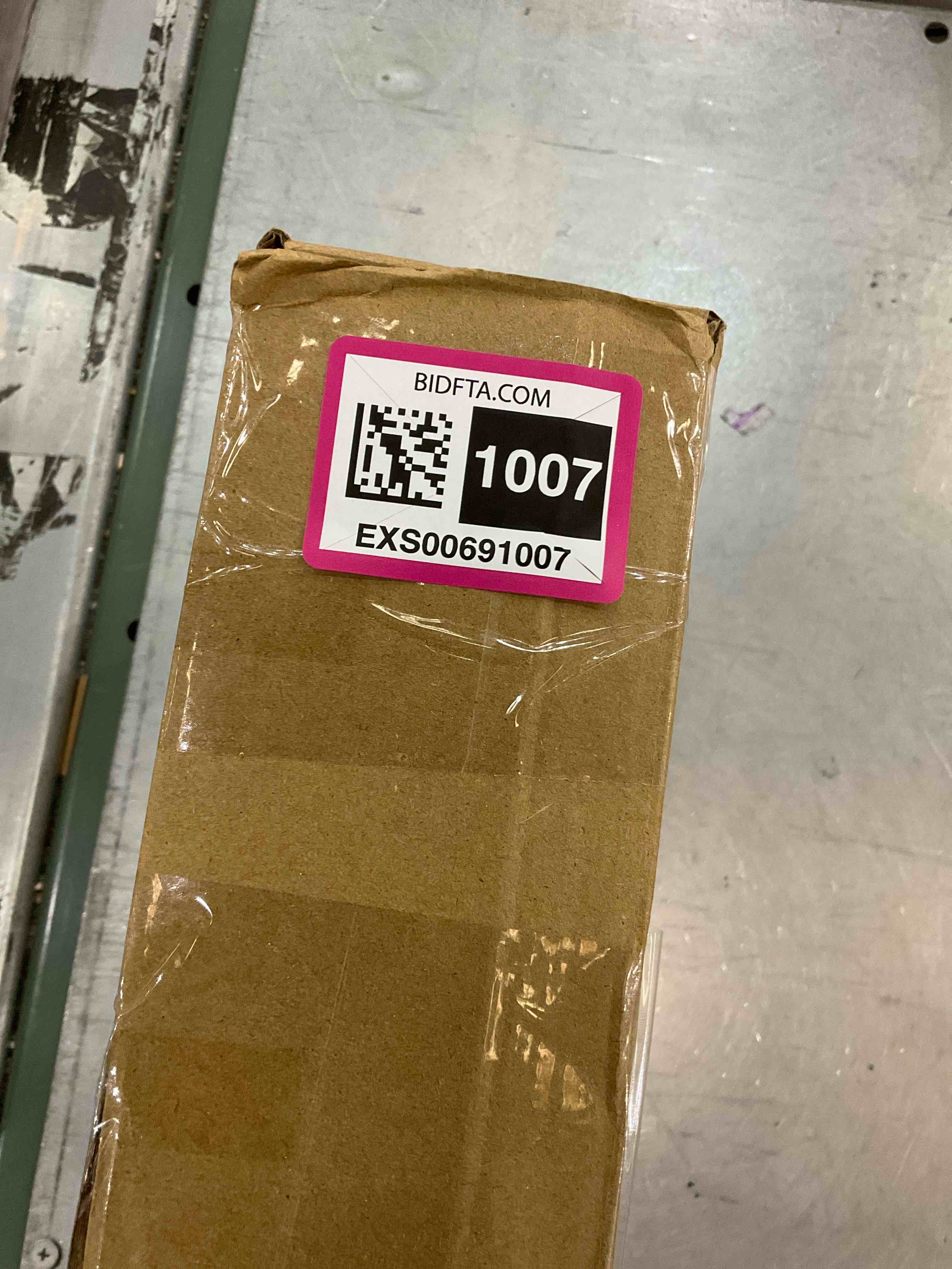 https://s3.amazonaws.com/lotting-images-prod/bidfta/EXS00691007_1697743444787.jpeg