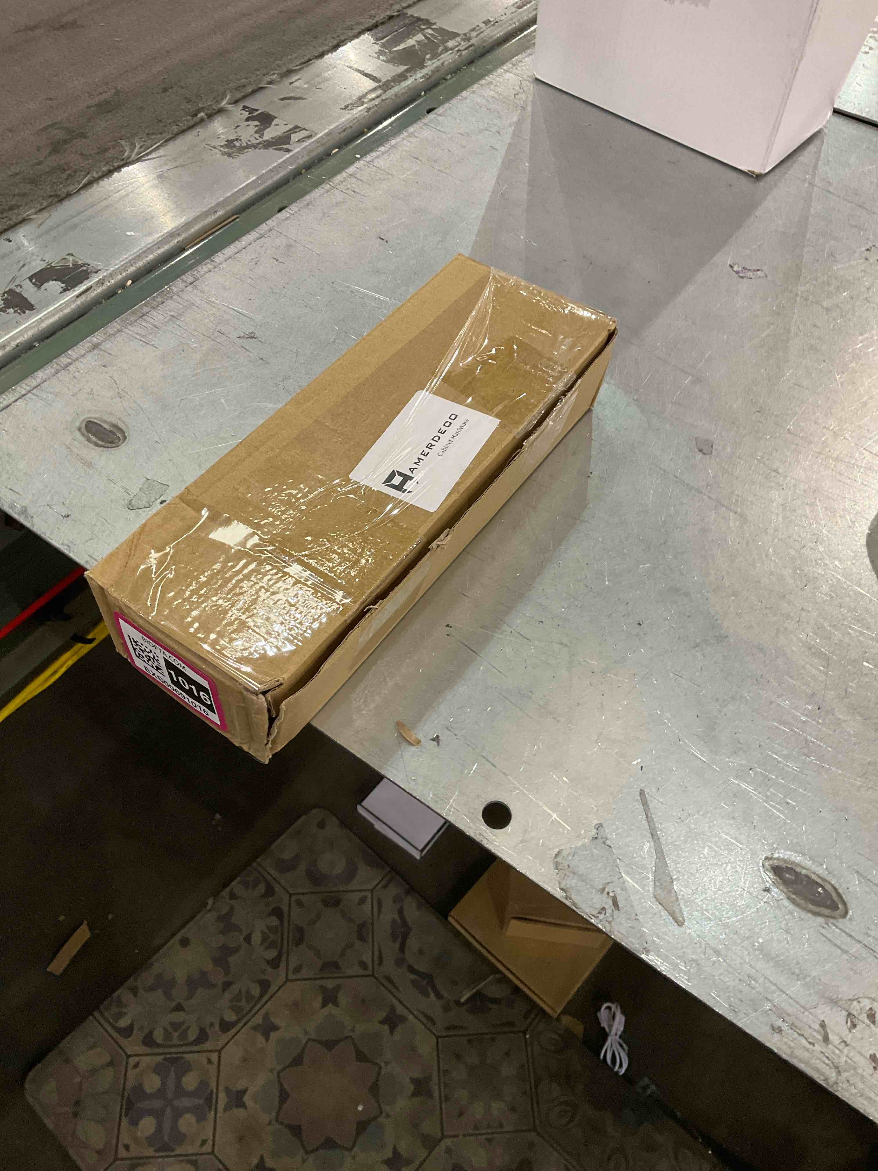 https://s3.amazonaws.com/lotting-images-prod/bidfta/EXS00691016_1697744599626.jpeg
