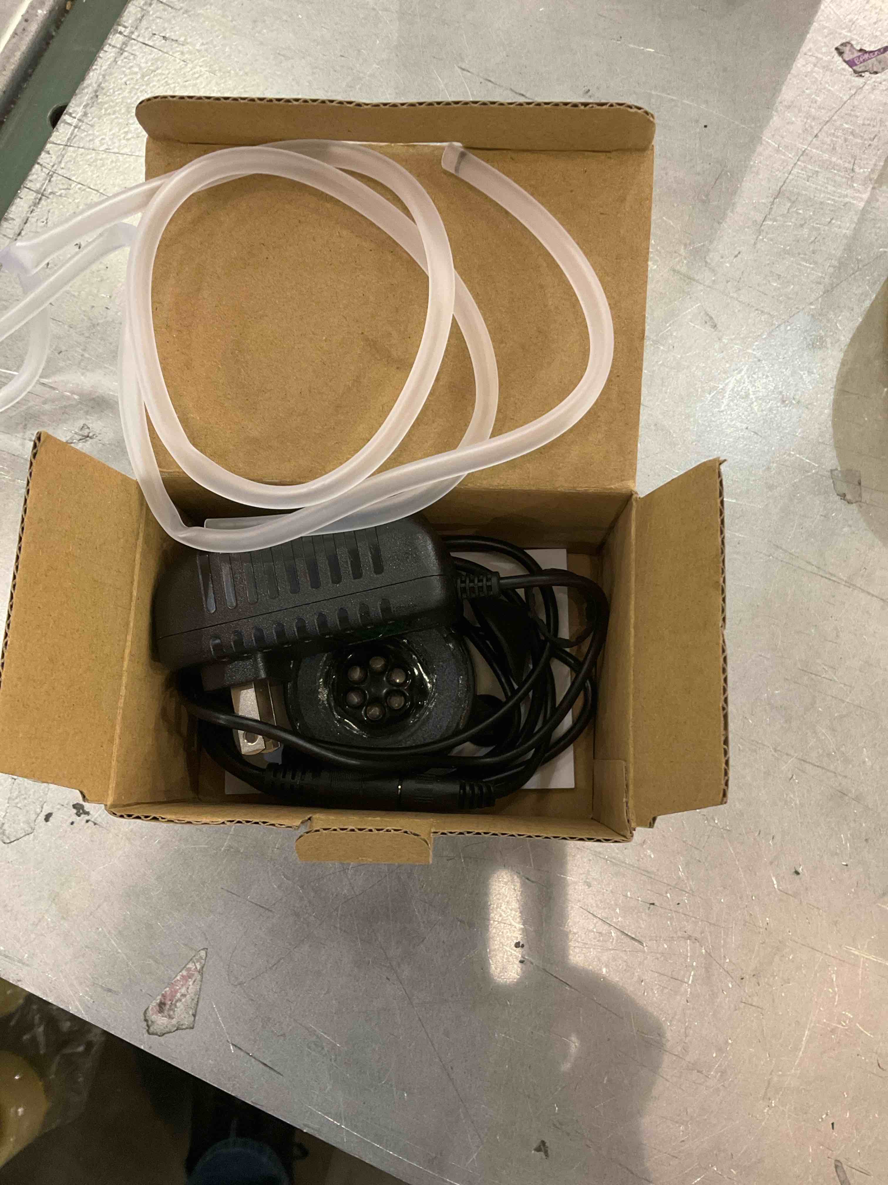 https://s3.amazonaws.com/lotting-images-prod/bidfta/EXS00691019_1697744881733.jpeg
