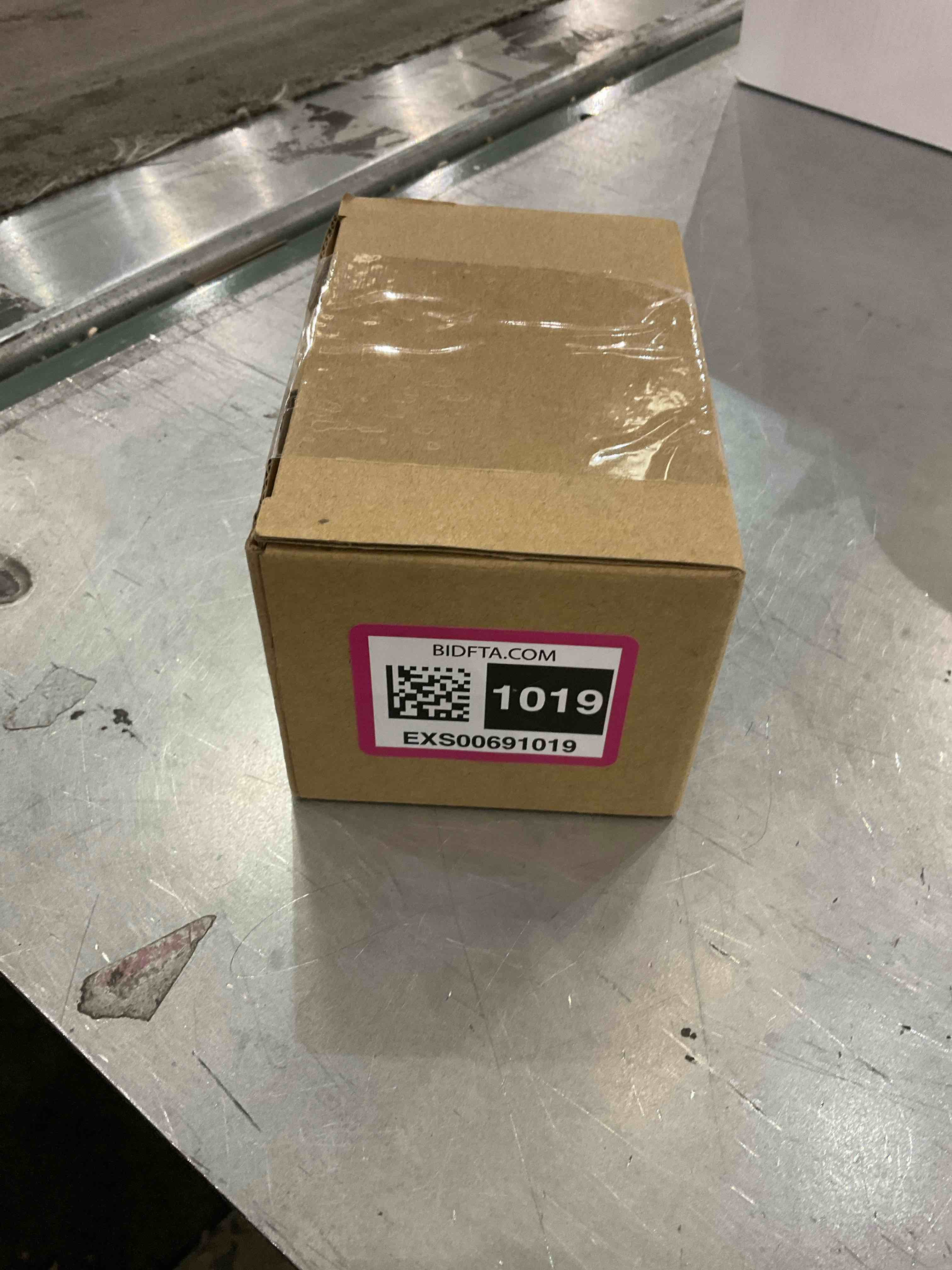 https://s3.amazonaws.com/lotting-images-prod/bidfta/EXS00691019_1697744909944.jpeg